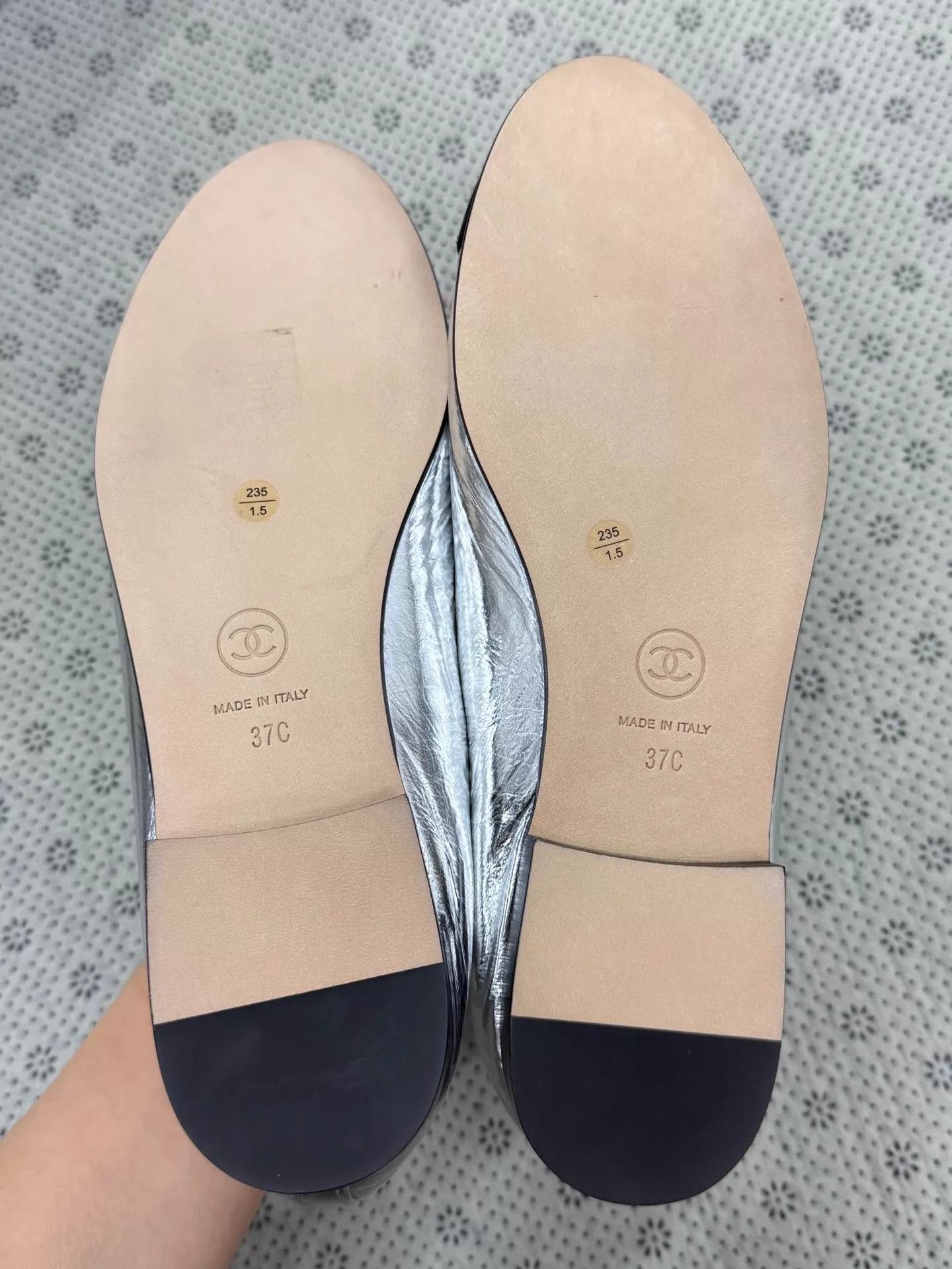 Chanel Chanel 25S Silver & Black Leather Ballet Flats 37 W/Box Size US 6.5 / IT 36.5 - 7 Thumbnail