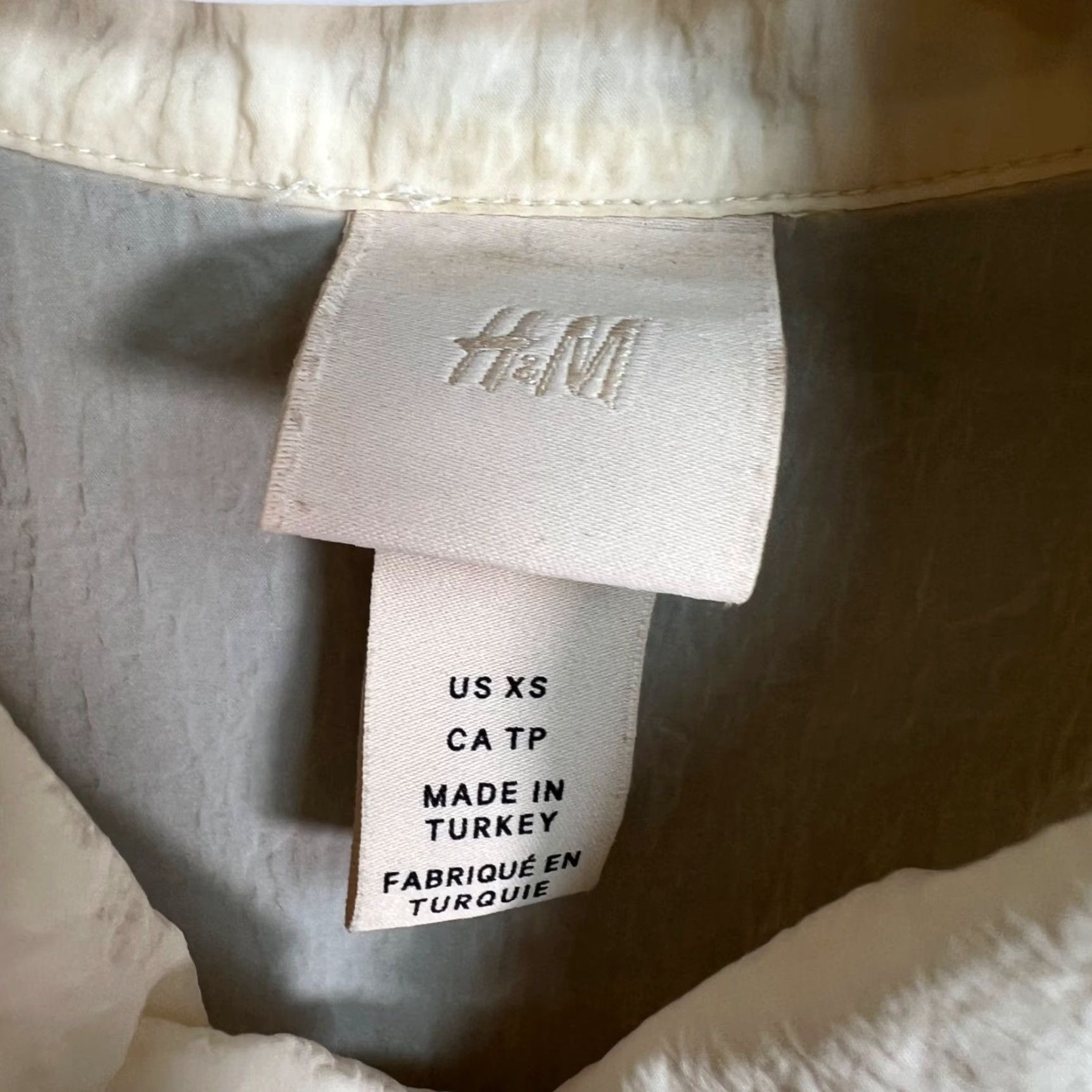 H&M VINTAGE H&M Cream Sheer Utility Short Sleeve Shirt Womens XS Lightweight Textured Womens XS Cream Shirt Button-Up Short Sleeve Casual Size XS / US 0-2 / IT 36-38 - 3 Thumbnail