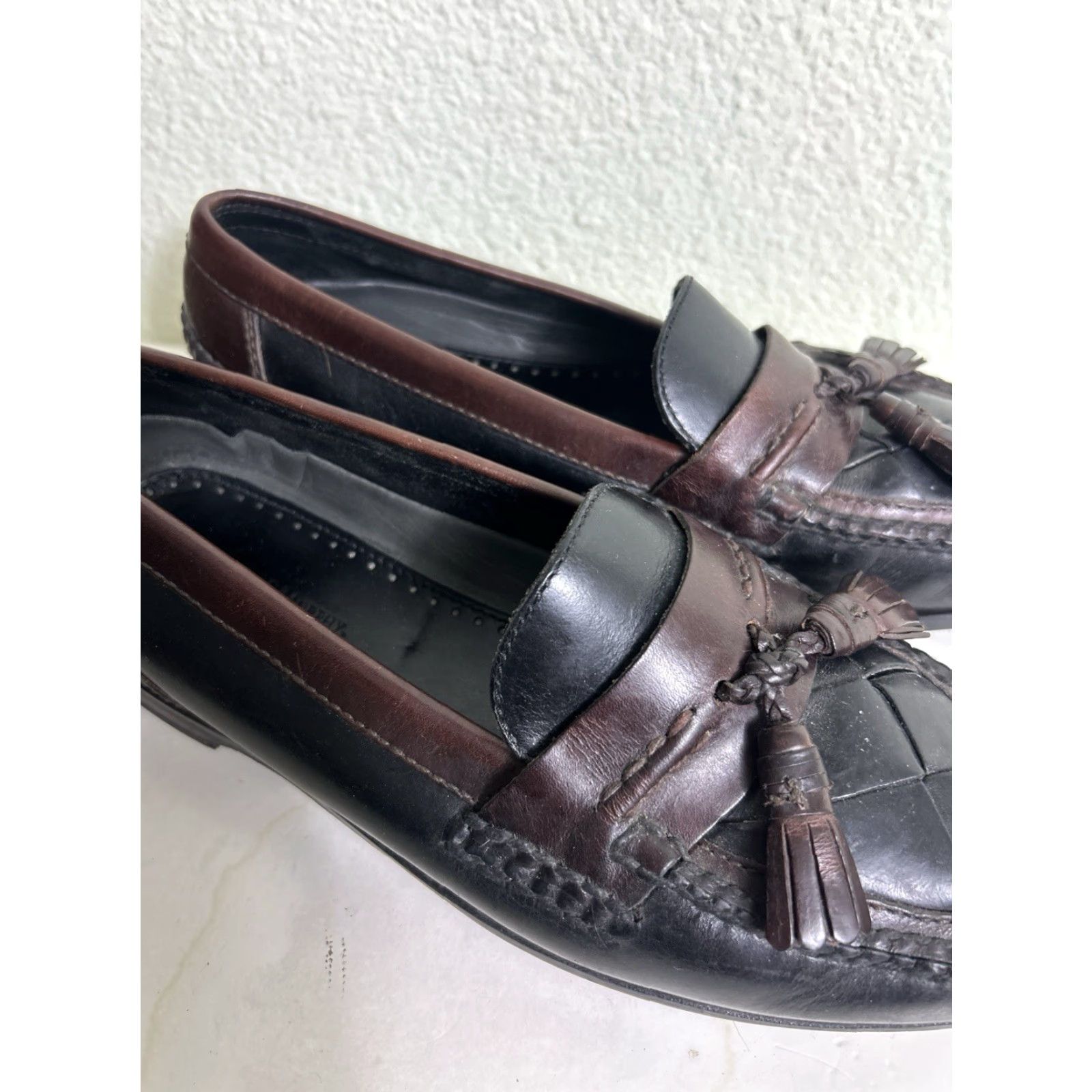 Johnston & Murphy Johnston & Murphy Woven Leather Tassel Loafer Mens 9.5 Black Brown Dress Slip On Classic Leather Upper Cushioned Insole Medium Width Mens Shoes Size US 10 / EU 43 - 3 Thumbnail