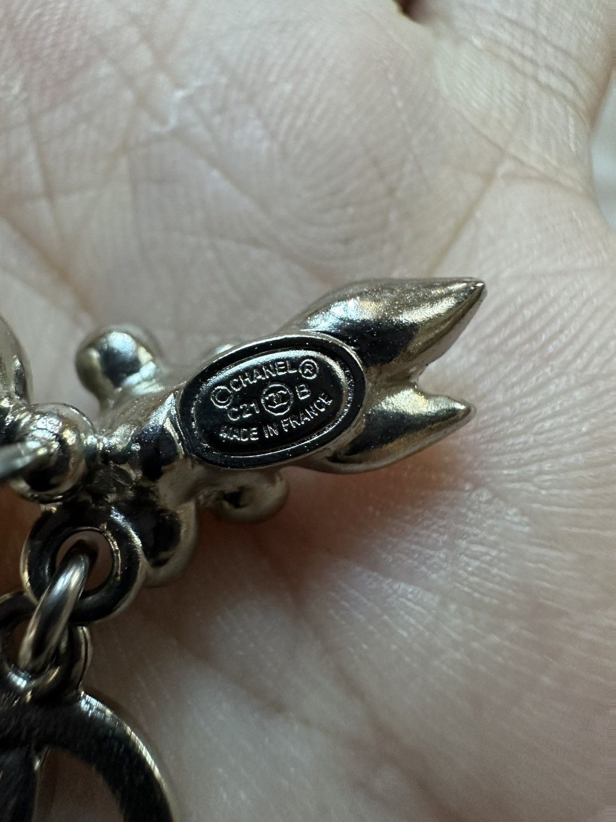 Chanel Chanel 21B pearl flower CC earring Size ONE SIZE - 8 Thumbnail