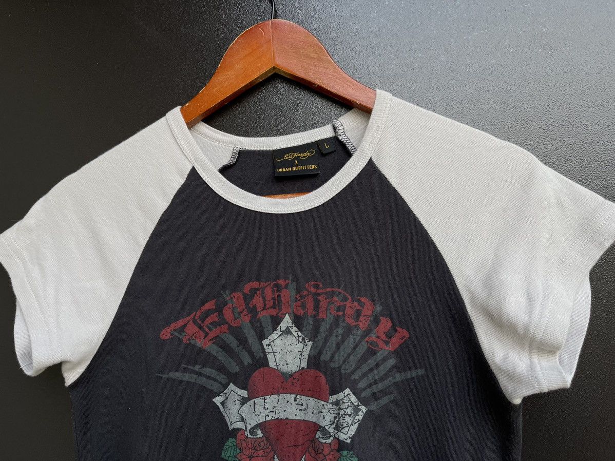 Ed Hardy Ed Hardy UO Exclusive Grey & Black Raglan Baby T-Shirt Size L / US 10 / IT 46 - 4 Thumbnail