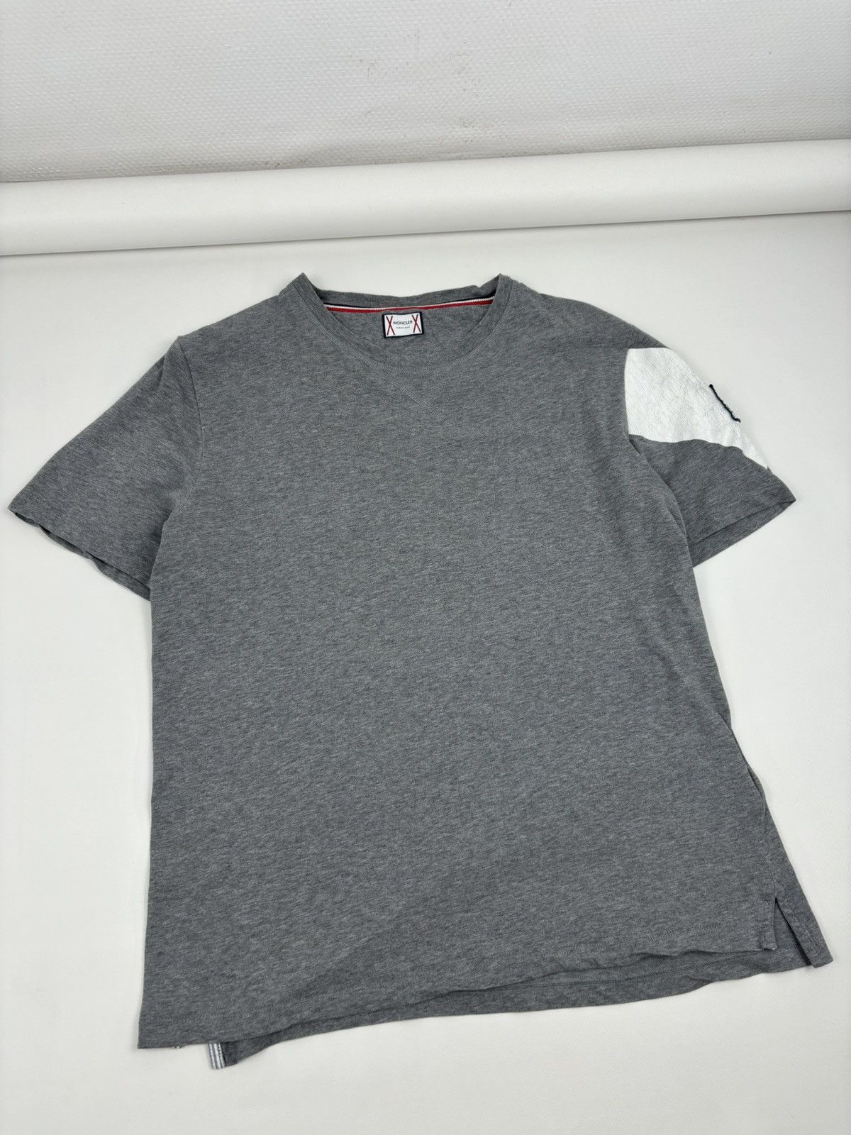 Moncler Gamme Bleu THOM BROWNE GAMME BLEU MAGLIA Big Patch Gray Italy Short Sleeve T-Shirt Size US M / EU 48-50 / 2 - 9 Thumbnail