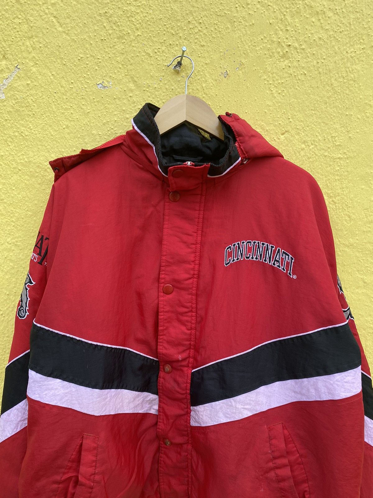 NCAA Vintage starter Cincinnati bearcats football ncaa jacket Size US L / EU 52-54 / 3 - 10 Thumbnail