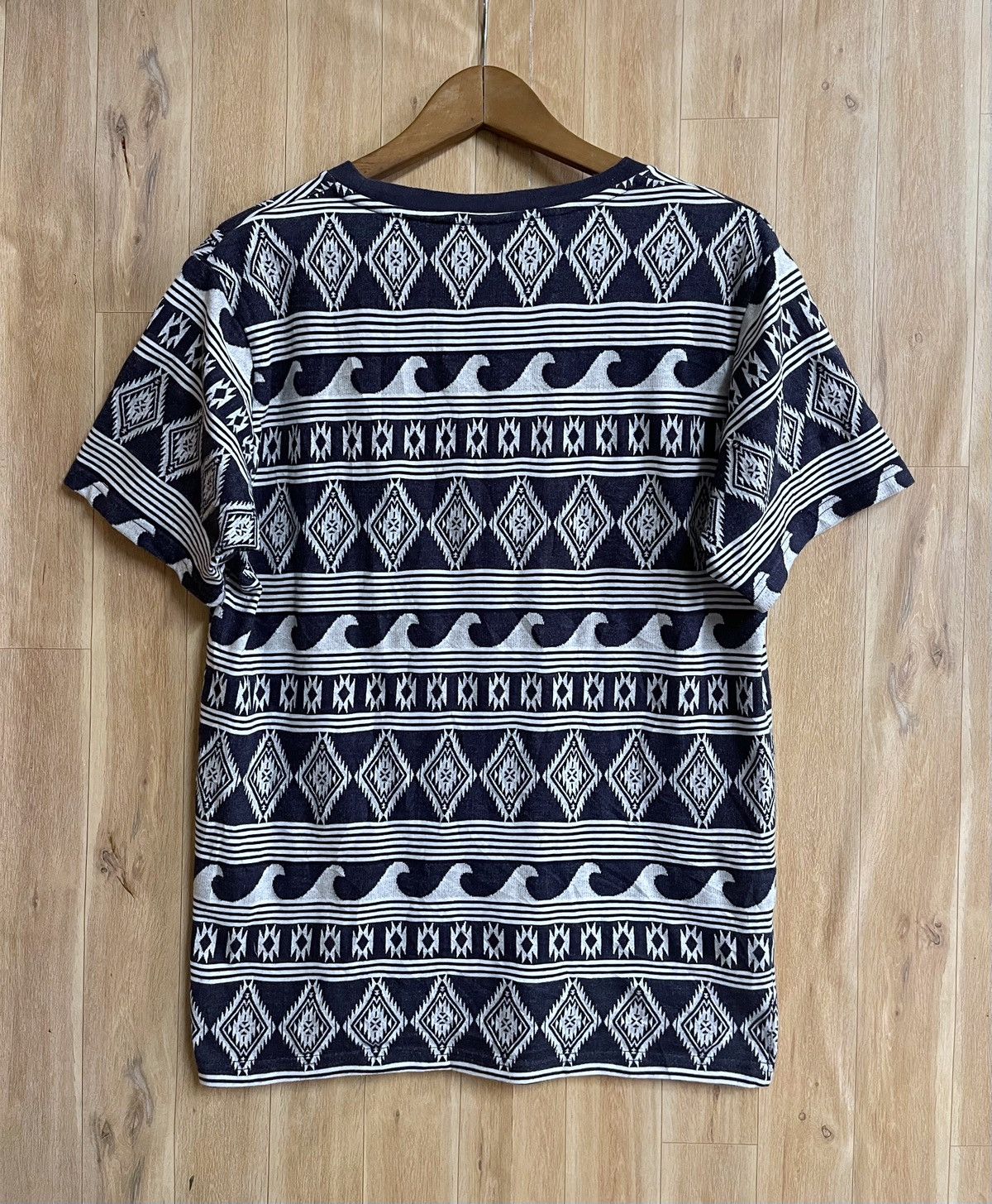 Hang Ten × Vintage Vintage 90’s Hang Ten Surf T shirt XL fit M Native Pattern Size US M / EU 48-50 / 2 - 5 Thumbnail