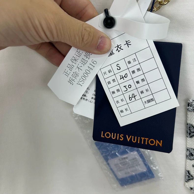 Louis Vuitton Louis Vuitton short sleeves Size US S / EU 44-46 / 1 - 6 Thumbnail