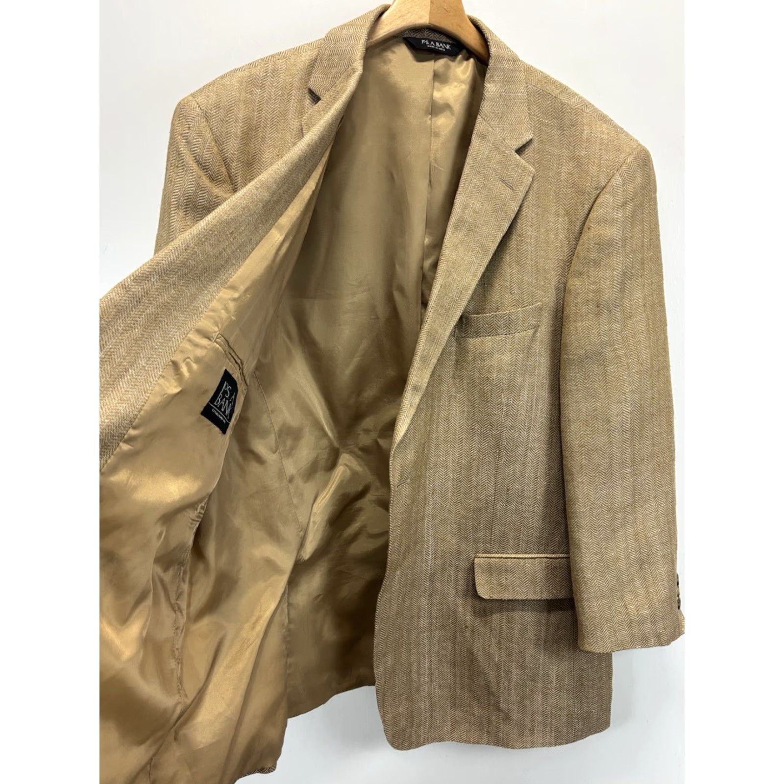 Jos. A. Bank VINTAGE Jos A Bank Silk Linen Herringbone Blazer Sport Coat Men’s 48R Gold Herringbone Blazer Shoes? Size 48R - 4 Thumbnail
