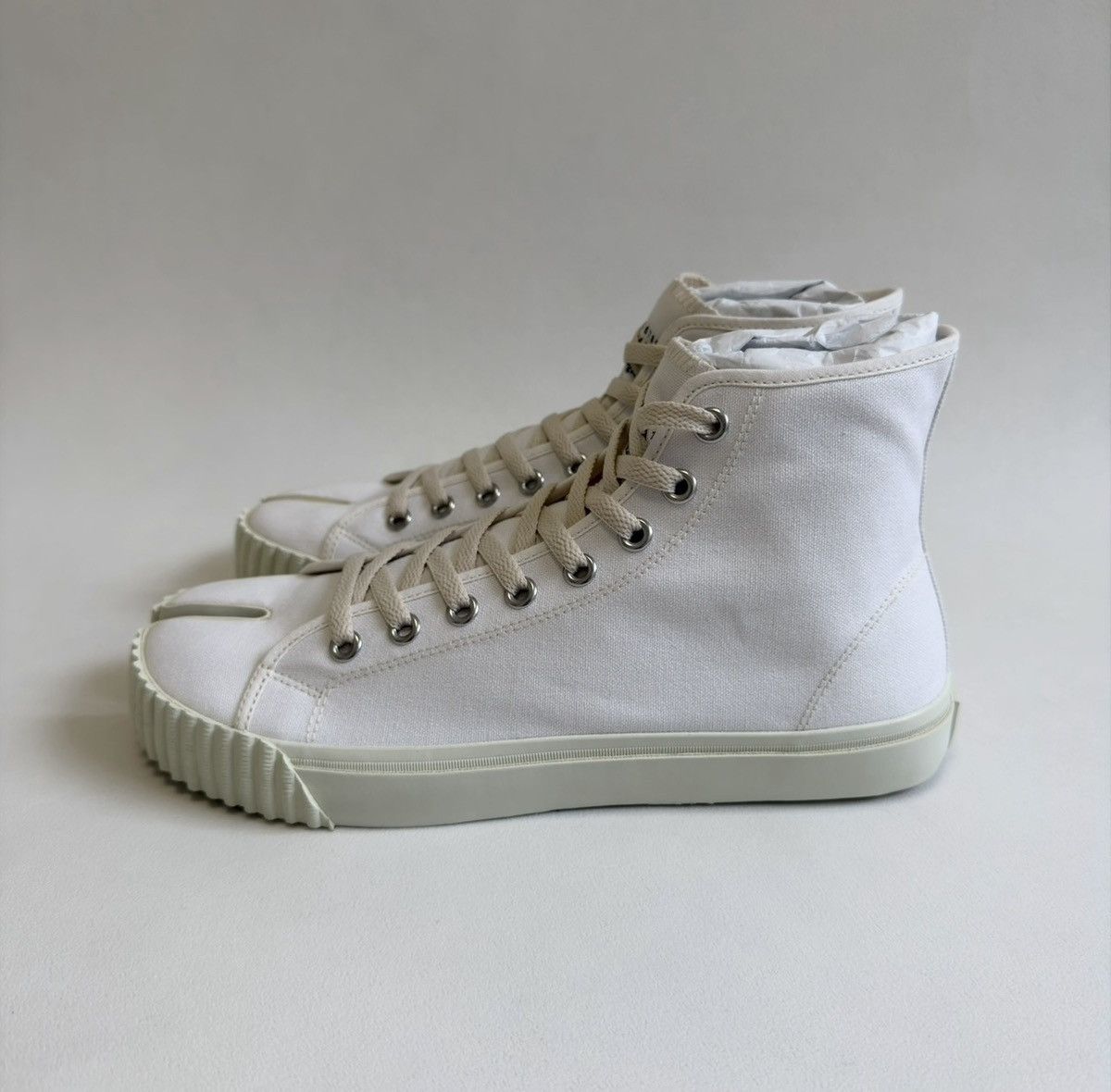 Maison Margiela White Canvas High Top Tabi Sneakers Size US 9 / EU 42 - 2 Thumbnail