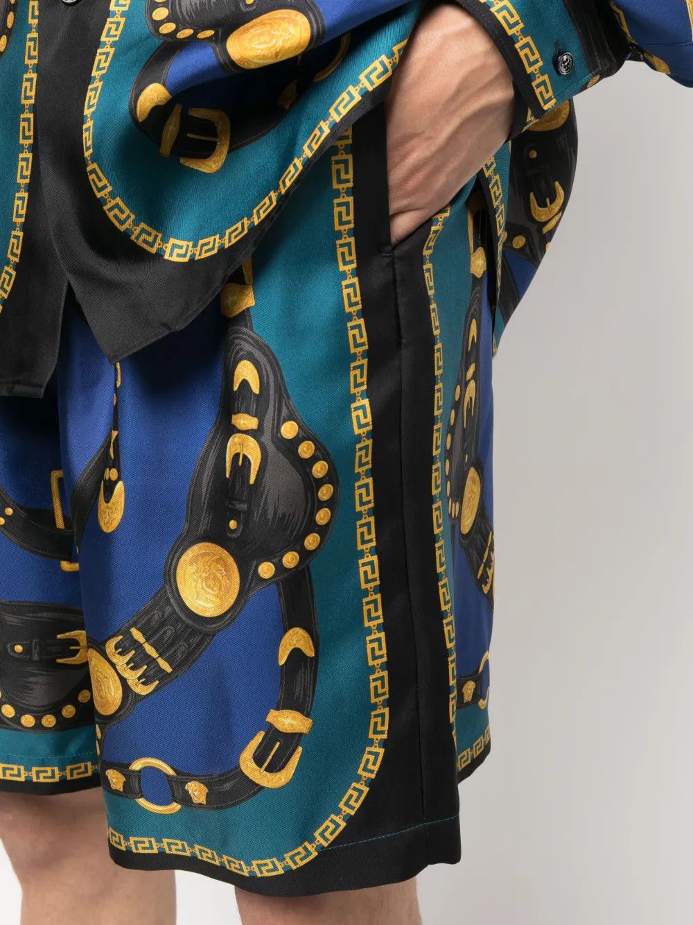 Versace o1y0525 Short in Multicolor Size US 34 / EU 50 - 2 Thumbnail