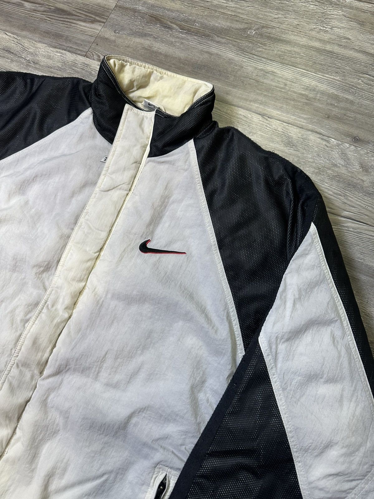 Nike 90’s black and white Nike puffer jacket with single swoosh Size US XL / EU 56 / 4 - 2 Thumbnail