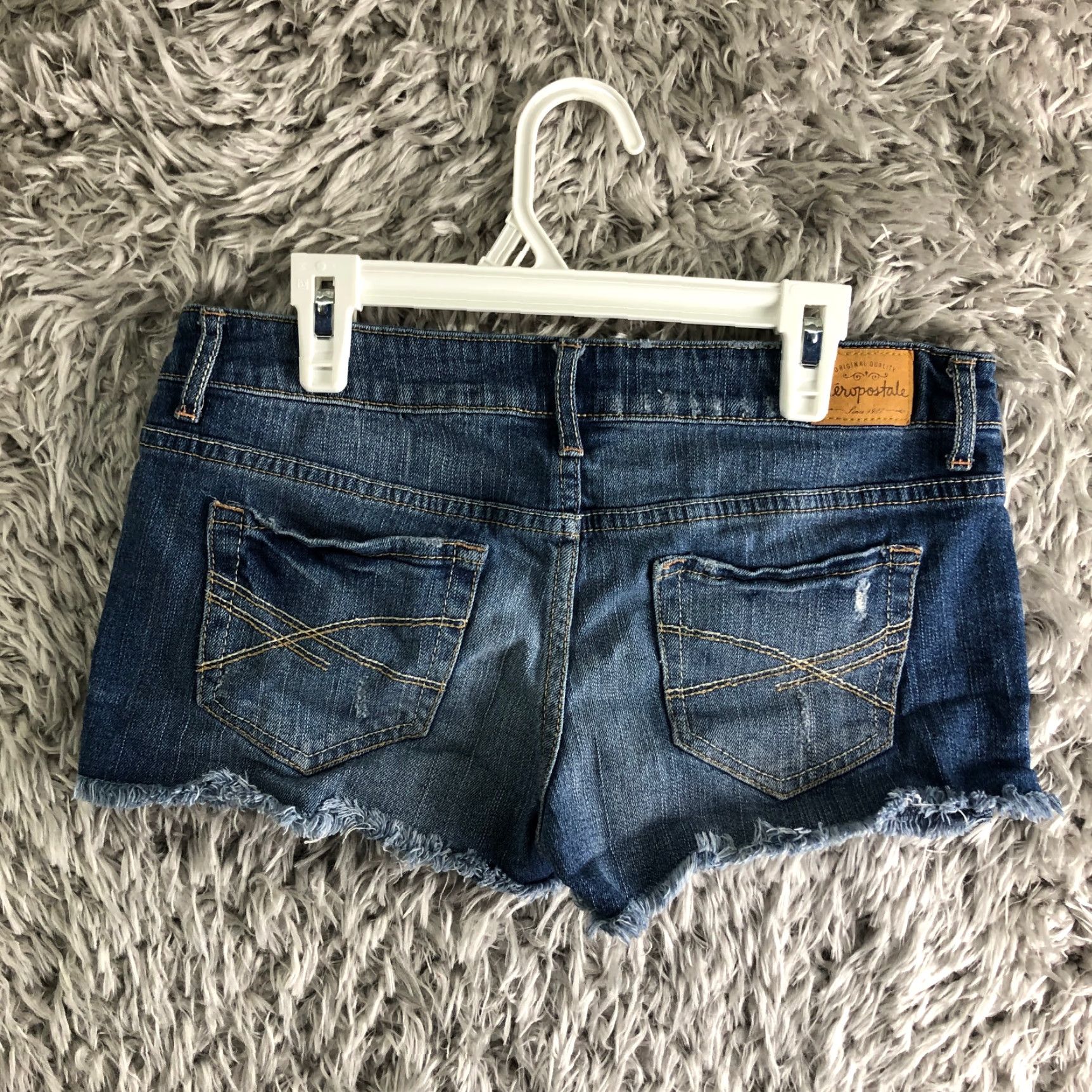 Vintage Aéropostale Denim Jean Shorts Womens Juniors Size 3/4 Mid Rise Blue Medium Wash 3/4? Size 27" / US 4 / IT 40 - 4 Thumbnail