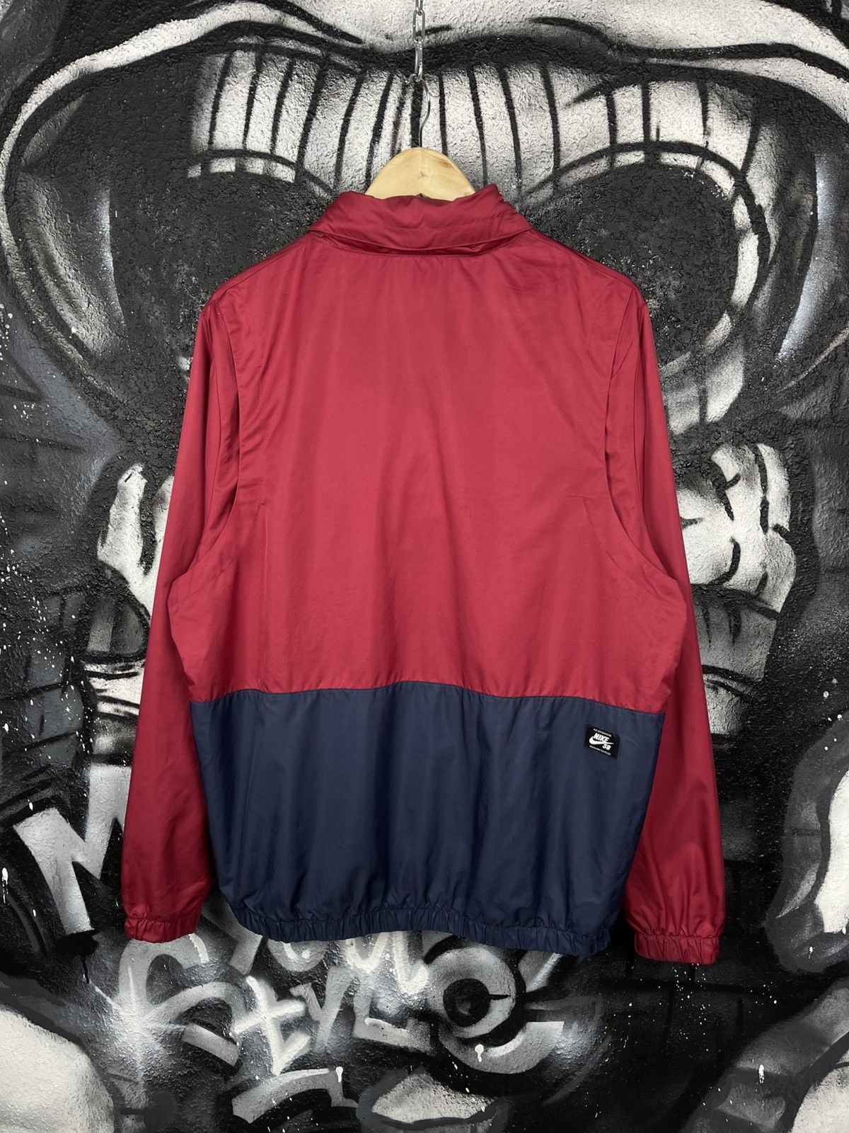 Nike SB Nike SB Windbreaker Hooded Skateboarding Jacket Men’s Size L Size US L / EU 52-54 / 3 - 3 Thumbnail