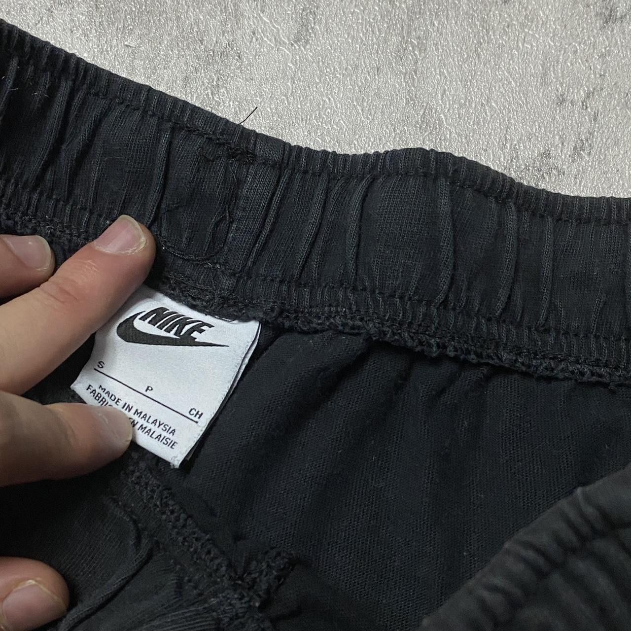Nike Black Nike shorts with drawstring #nike #shorts Size US 30 / EU 46 - 2 Thumbnail