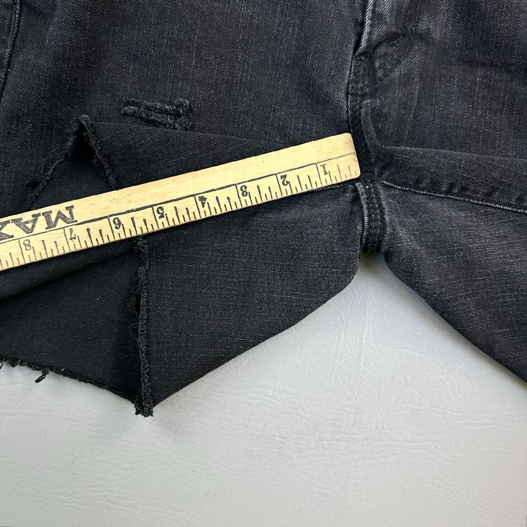 Levi's VINTAGE Levi's Shorts Women 30 Black 529 Curvy Skinny Leg Cut-Off Distressed Stretch Denim 6 Inseam Jeans Casual Womens Retro 90s Size 30" / US 8 / IT 44 - 2 Thumbnail