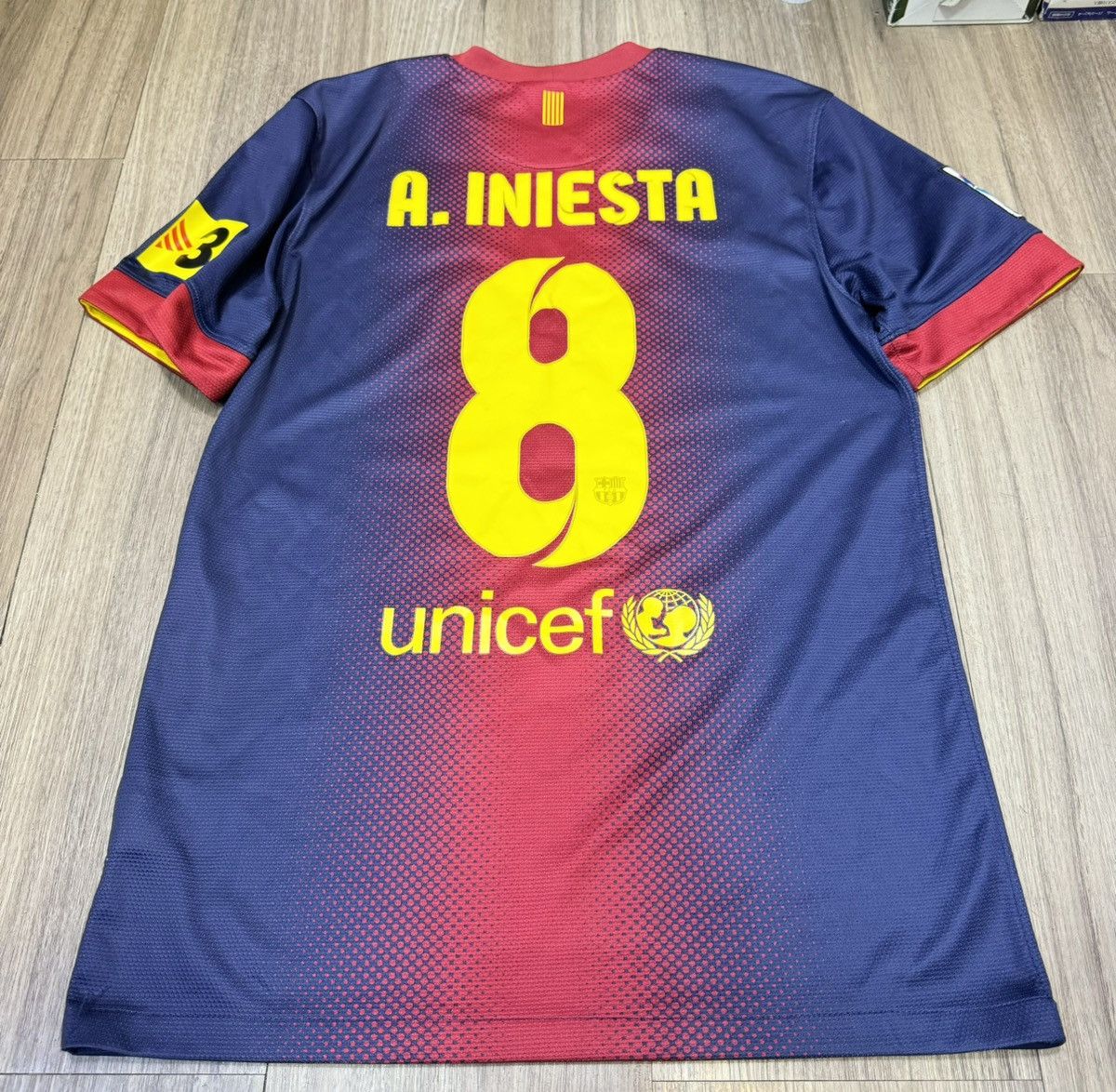 Nike Barcelona 12/13 home shirt #8 Iniesta Size US S / EU 44-46 / 1 - 2 Thumbnail