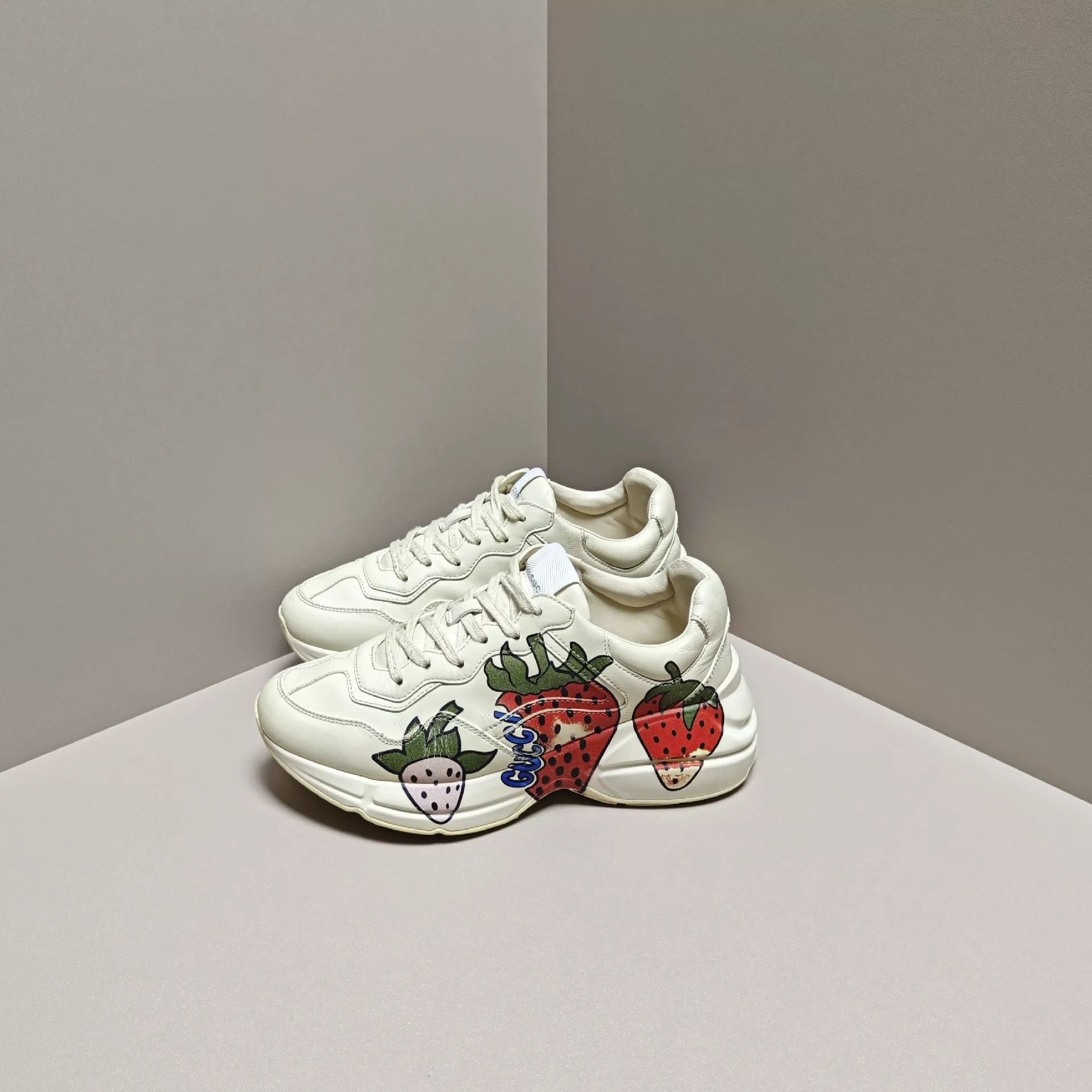 Gucci Gucci Red Lowtop Sneakers us_7 Women Size US 7 / IT 37 - 1 Thumbnail