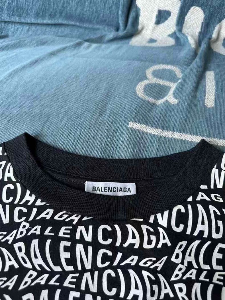 Balenciaga Balenciaga Full print long sleeve 2501-Nextarrow Size US XS / EU 42 / 0 - 3 Thumbnail
