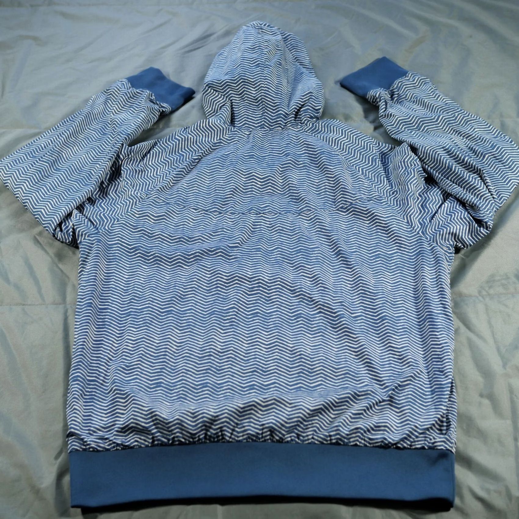 Nike Nike Jacket Mens L Blue White Windbreaker Geometric Hooded Size US L / EU 52-54 / 3 - 3 Thumbnail