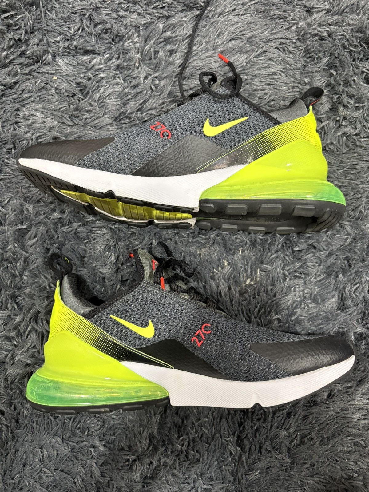 Nike Nike Air Max 270 Size US 12 / EU 45 - 2 Thumbnail