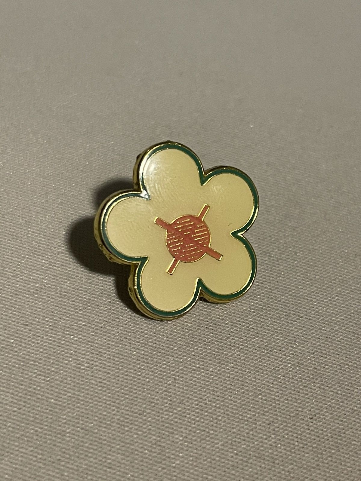 Supreme Supreme flower pin Size ONE SIZE - 1 Thumbnail