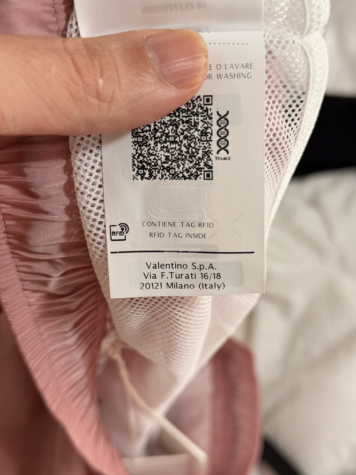 Valentino Valentino VLTN printed swim shorts in pink Size US 32 / EU 48 - 4 Thumbnail
