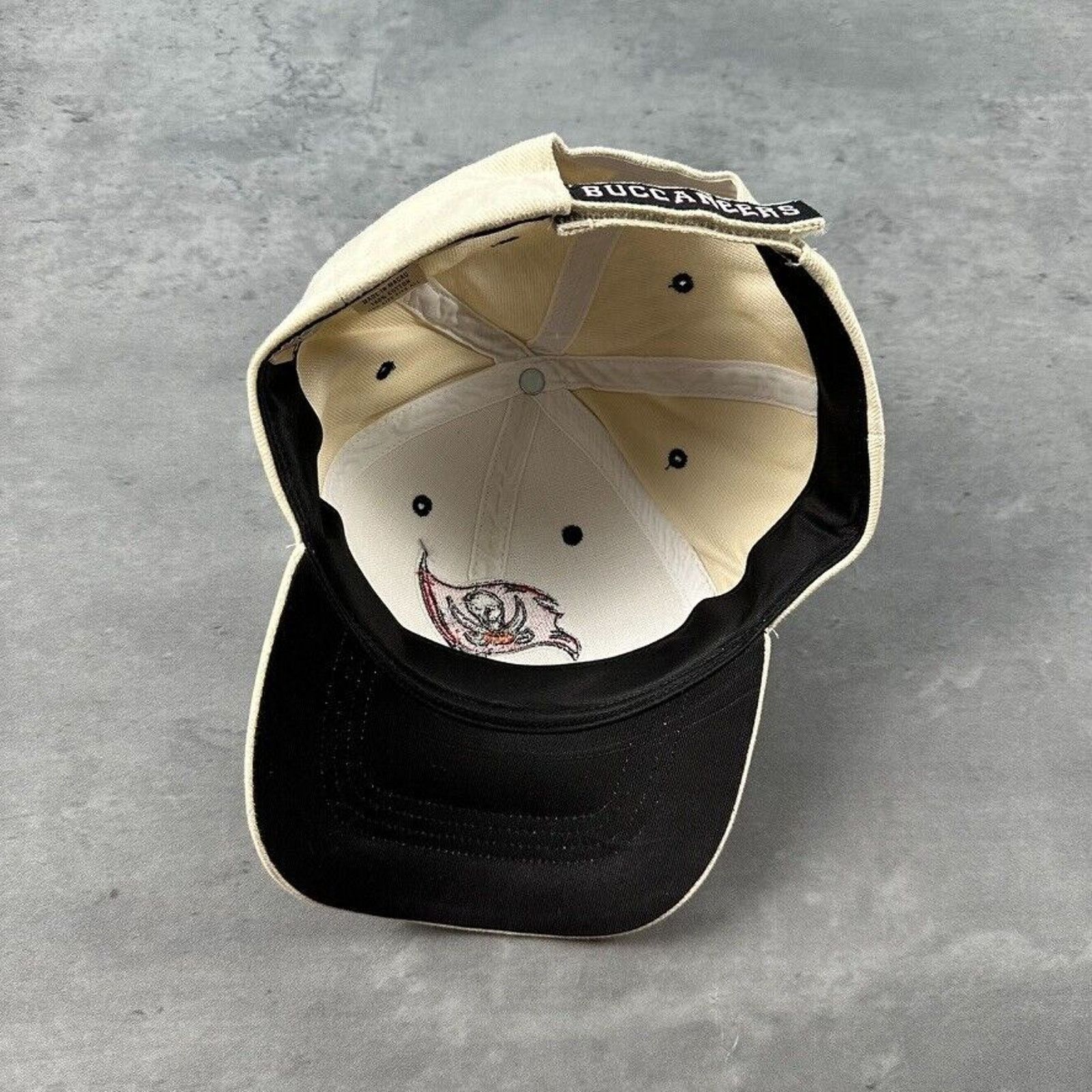 NFL Vintage Deadstock NWT Tampa Bay Buccaneers Game Day NFL Hat Size ONE SIZE - 2 Thumbnail