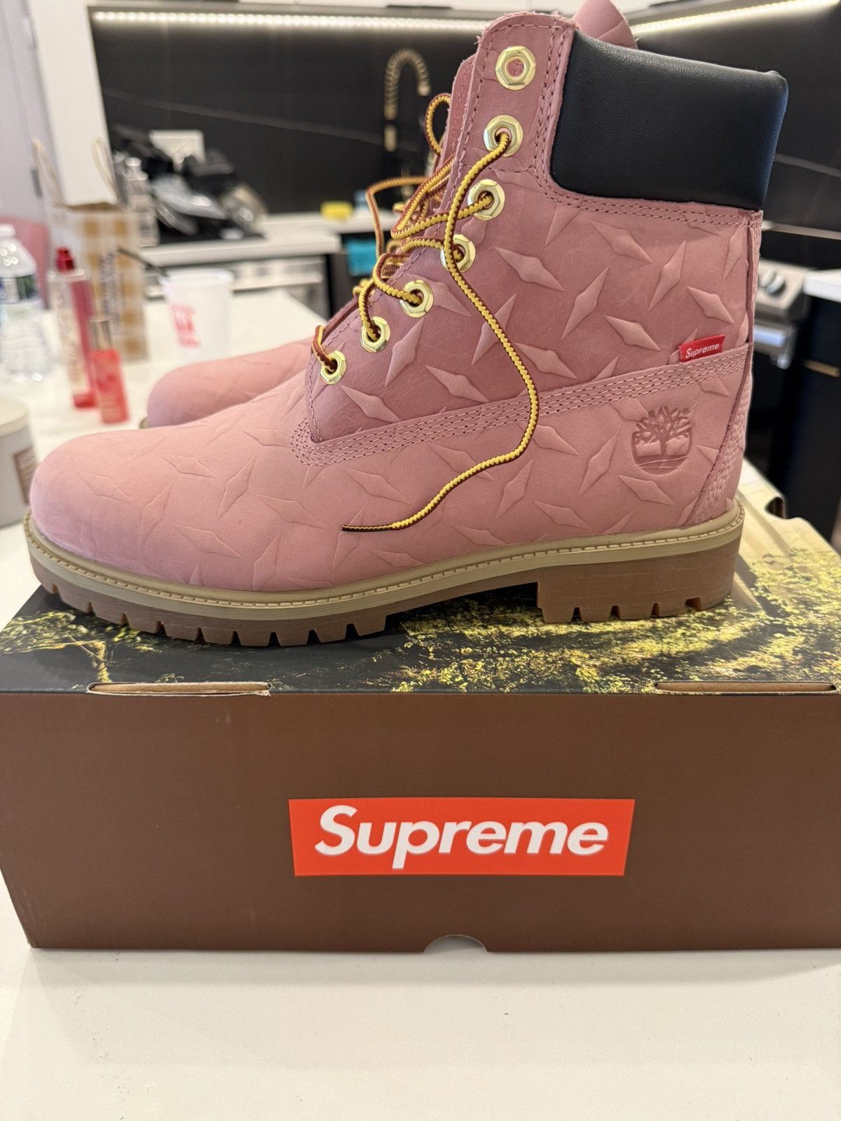 Supreme × Timberland Supreme Timberland 6” Pink Diamond Plate Size US 9 / EU 42 - 3 Thumbnail