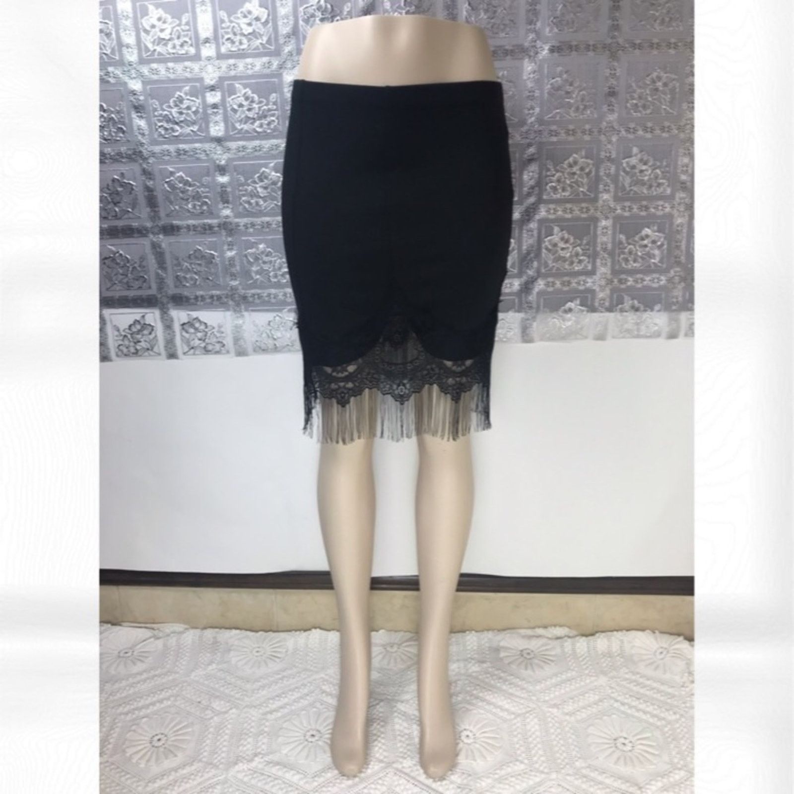 Other NWT Love Culture Black Ponte Lace Trim Skirt Size 27" / US 4 / IT 40 - 2 Thumbnail