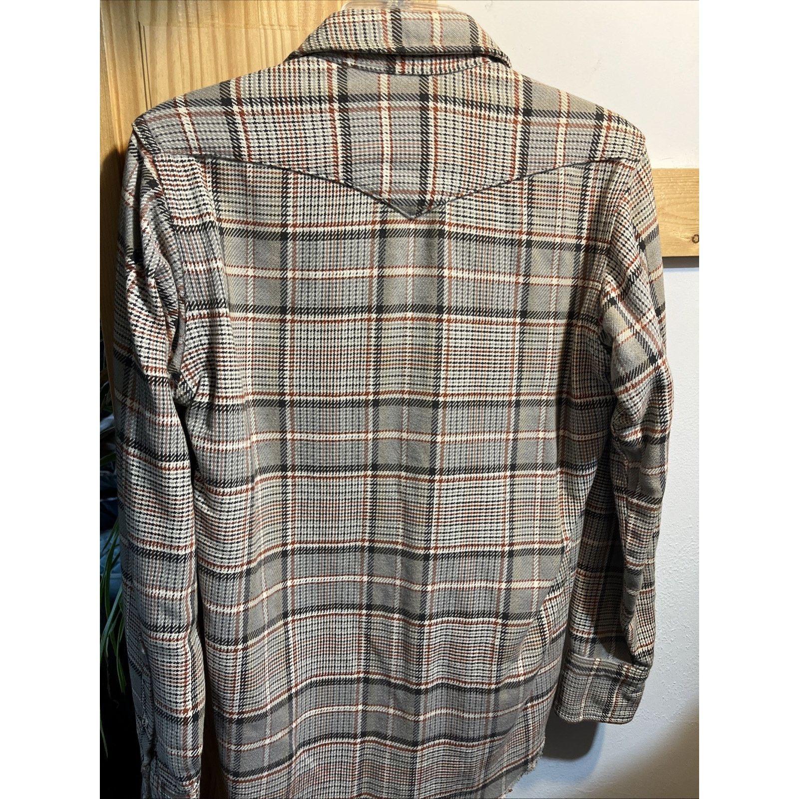 Wrangler Vintage 60s Wrangler 15 x 34 Gray Plaid Pearl Snap Shirt USA Size US M / EU 48-50 / 2 - 9 Thumbnail
