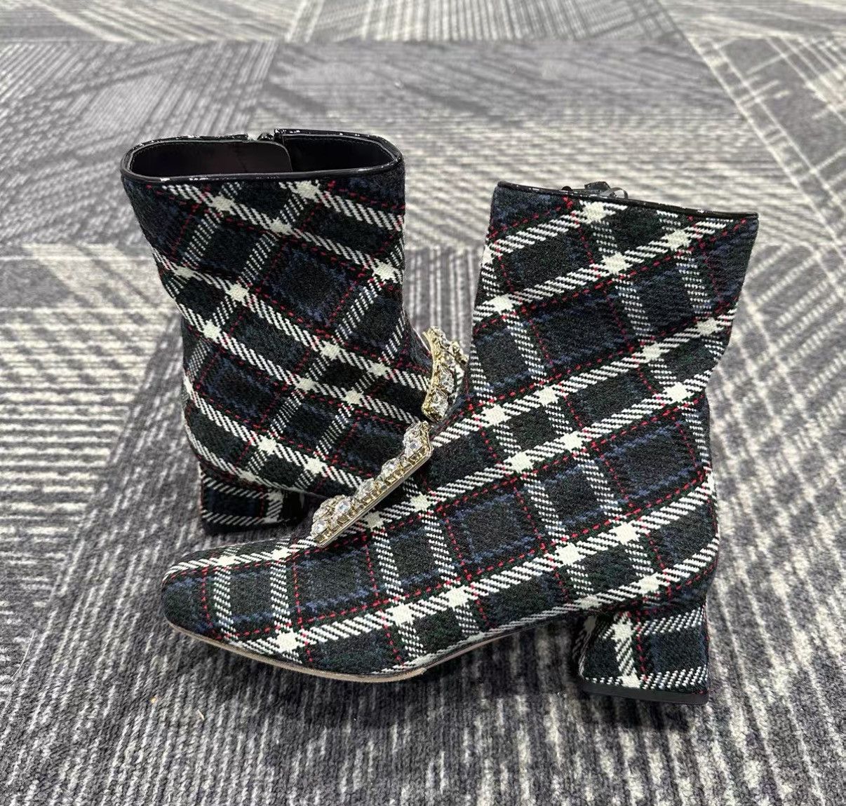 Roger Vivier Roger Vivier Check Ankle Boots J42 Size US 5 / IT 35 - 4 Thumbnail