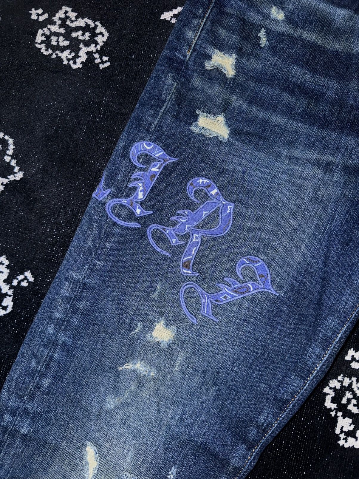 Amiri AMIRI BANDANA PURPLE ENGLISH LOGO JEANS Size US 30 / EU 46 - 7 Thumbnail