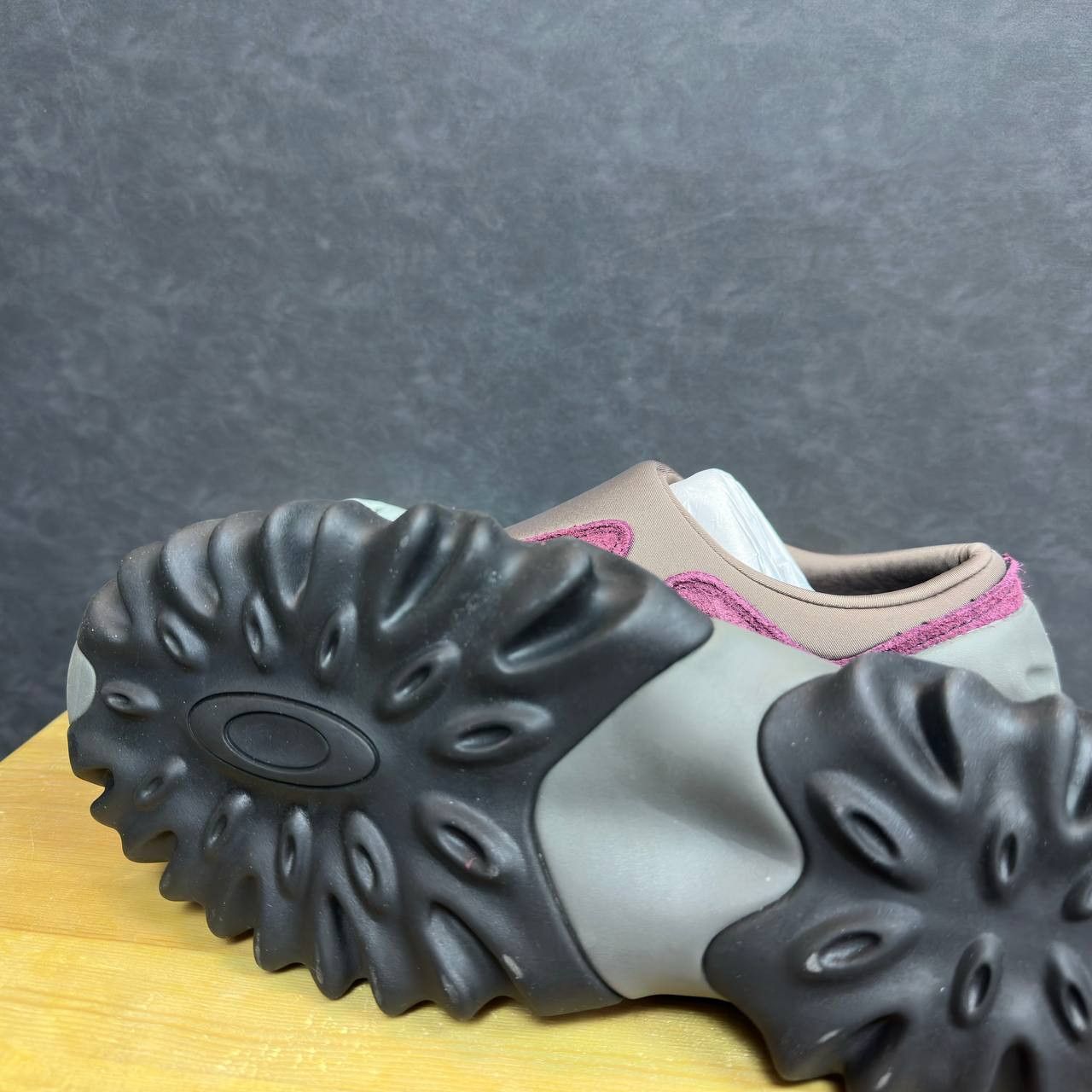 Brain Dead × Oakley Oakley x Brain Dead Chop Saw Mule New Rare 5.5 Size US 5.5 / IT 35.5 - 4 Thumbnail