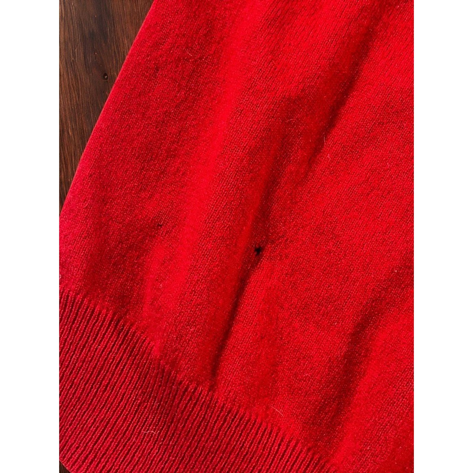 Black Brown 1826 Black Brown 1826 Men’s Red 100% 2-Ply Cashmere Sweater Sz. M Size US M / EU 48-50 / 2 - 5 Thumbnail