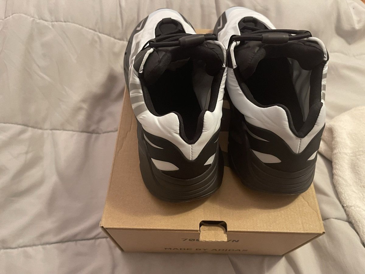 Yeezy Yeezy 700 mnvn metallic Size US 11 / EU 44 - 4 Thumbnail