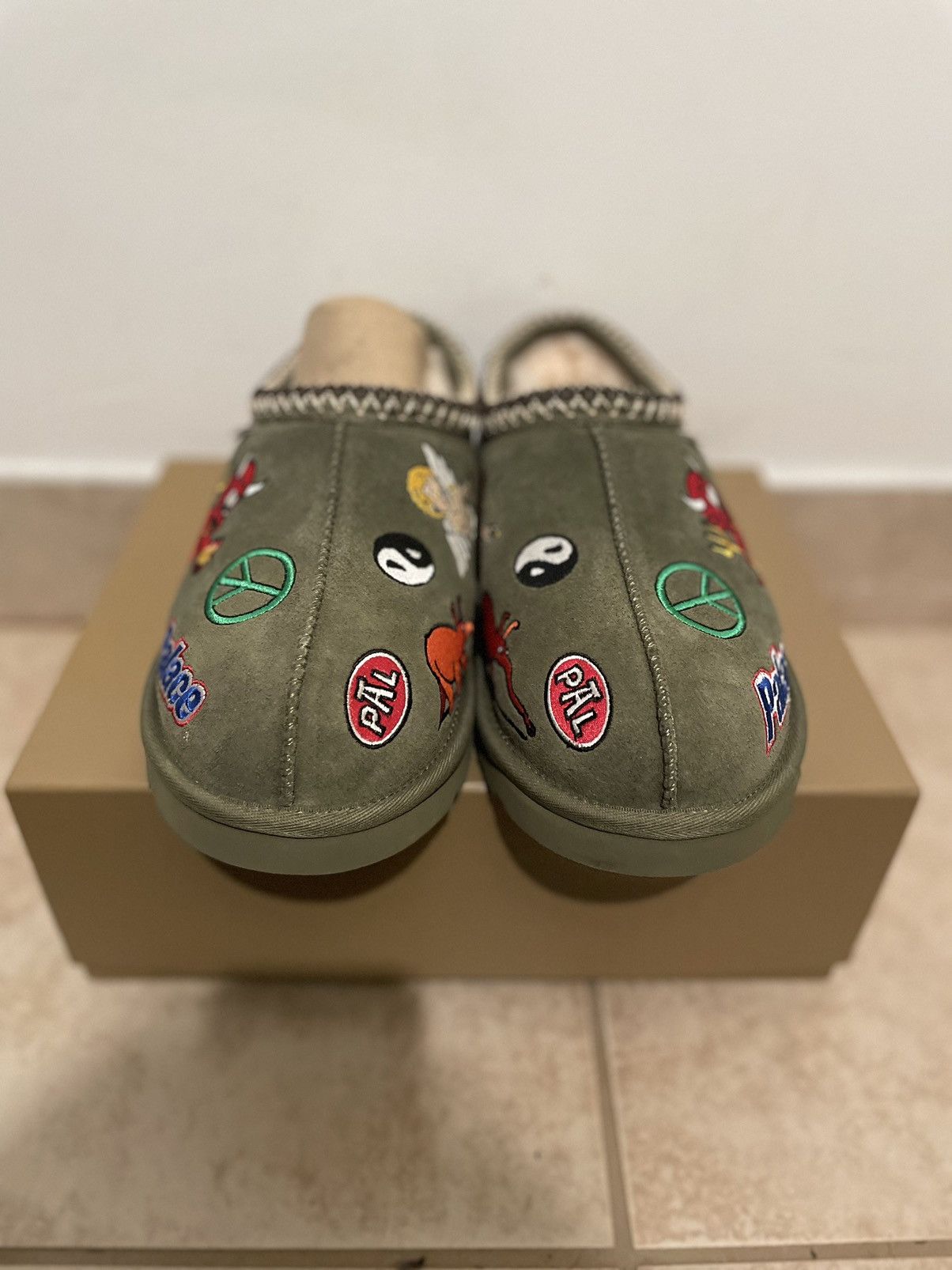 Palace × Ugg UGG Tasman Slipper Palace Size US 10 / EU 43 - 4 Thumbnail