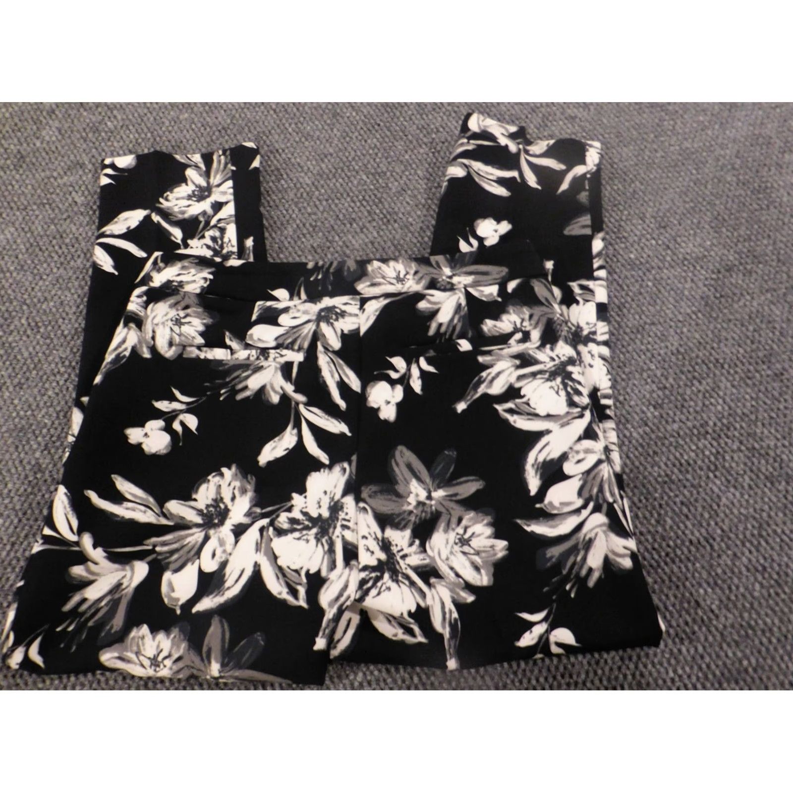 Cynthia Rowley Cynthia Rowley Womens Pants Black Floral Straight Chino Slacks 8 Regular Zip Inseam 27 Size 24" / US 00 / IT 34 - 4 Thumbnail