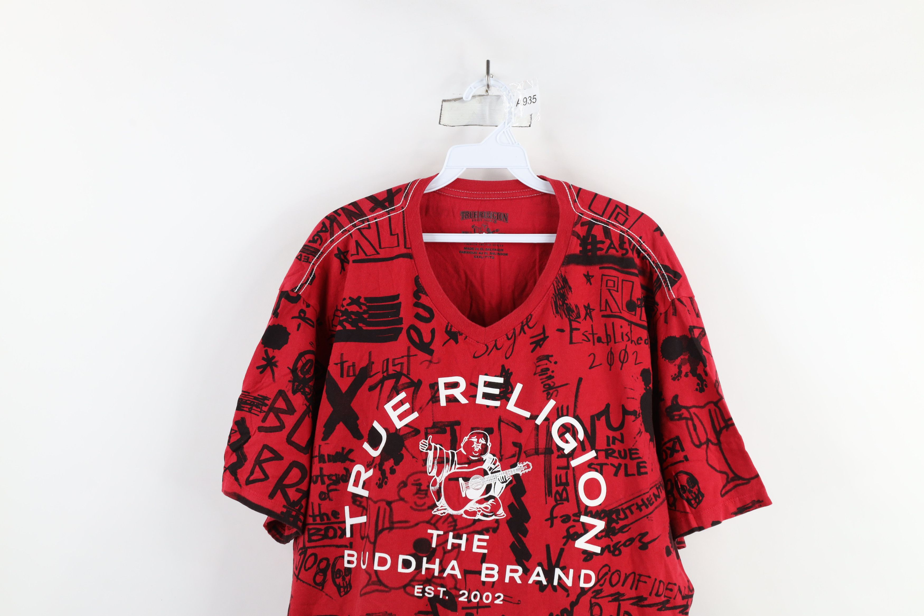 True Religion × Vintage True Religion Spell Out All Over Print V-Neck T-Shirt Red Size US XXL / EU 58 / 5 - 2 Thumbnail