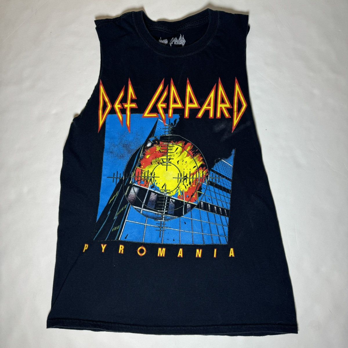 Band Tees × Def Leppard Def Leppard Pyromania Cut-Off Double-Sided Rock Tour T-Shirt Size US S / EU 44-46 / 1 - 6 Thumbnail