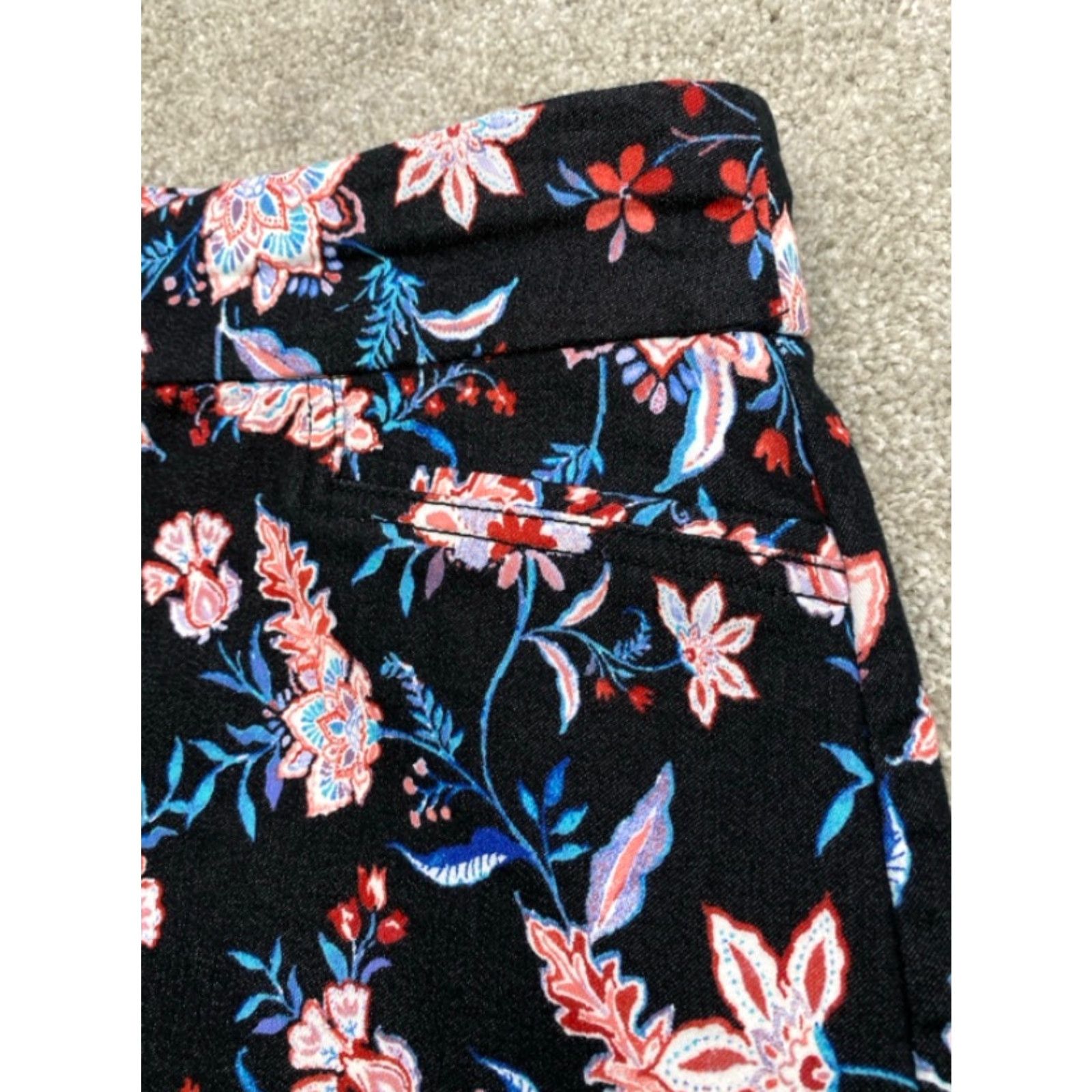 Croft & Barrow Croft & Barrow Skort 6 Reg. Blue Floral Pockets Stretch Golf Tennis Pickleball Skort Women Adult 6 Multicolor Clothing Size 28" / US 6 / IT 42 - 3 Thumbnail