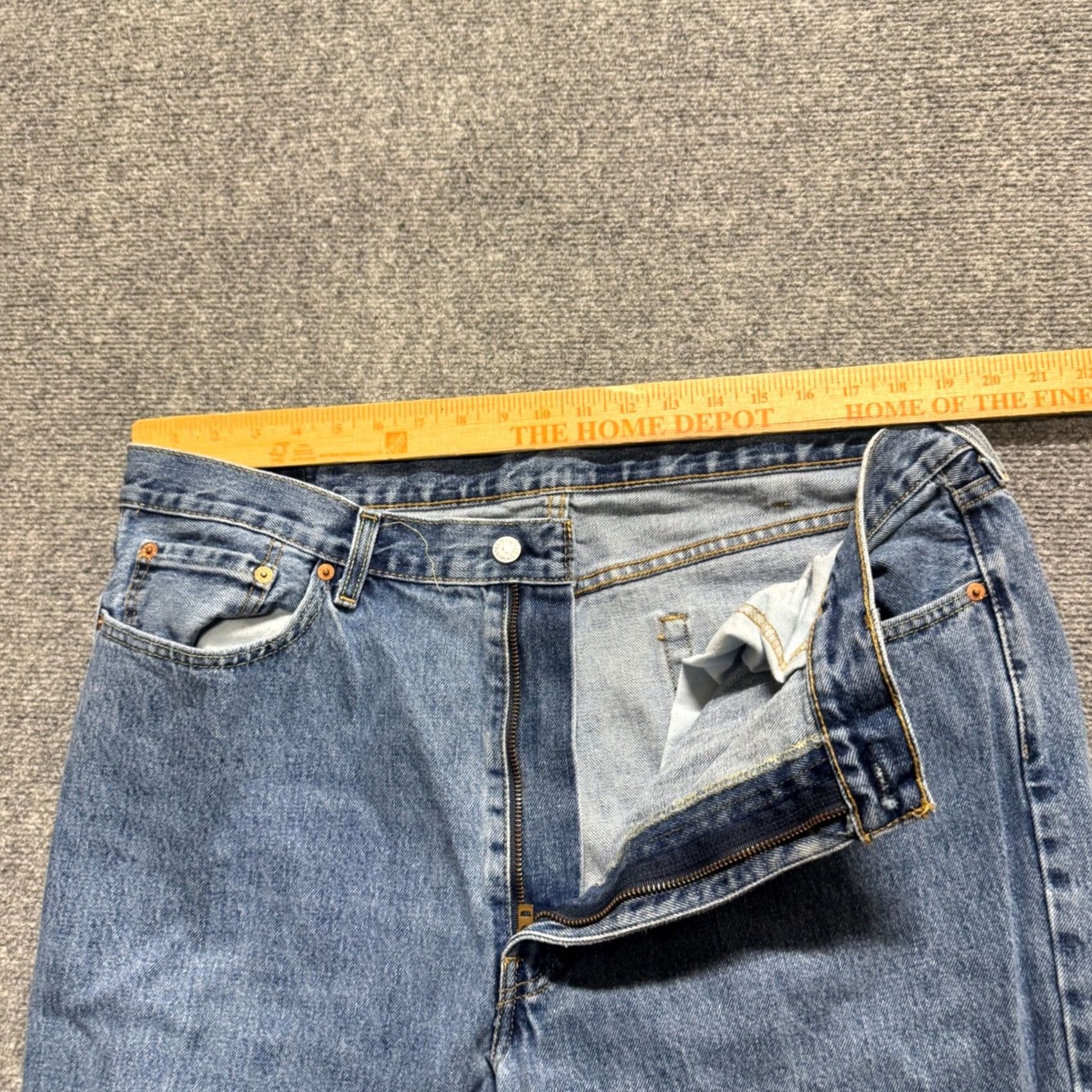 Vintage Levi 550 Denim Jeans Men 38x34 Light Blue Washed Relaxed Fit Original Denim Straight Jeans Mens Blue 550 Levi Jeans Vintage style? Size US 38 / EU 54 - 4 Thumbnail