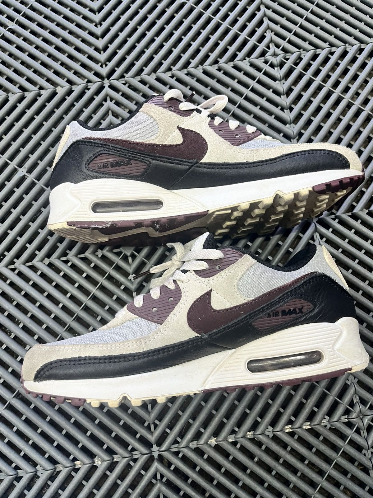 Nike Nike Air Max 90 Size US 9 / EU 42 - 2 Thumbnail