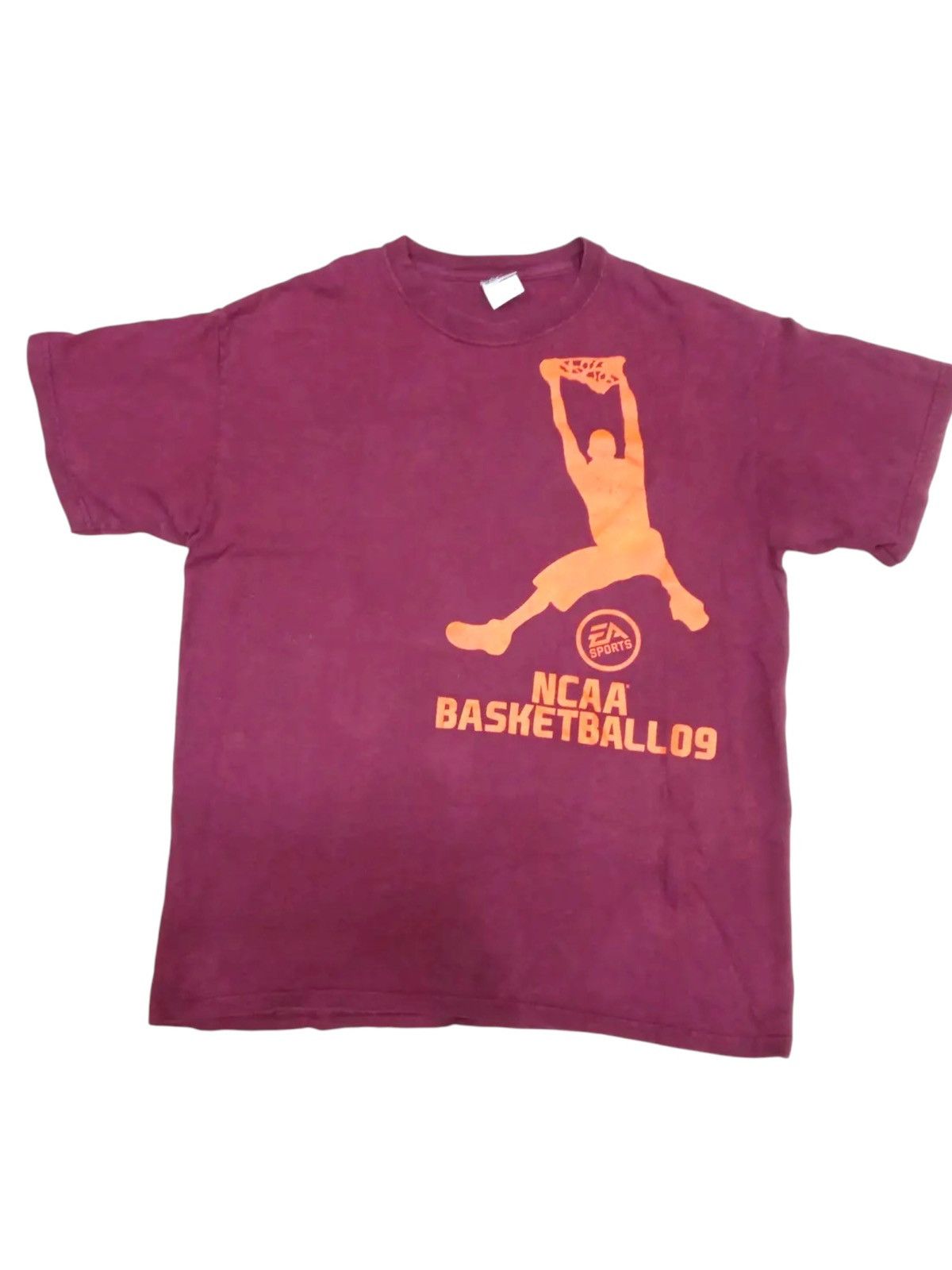 Vintage Vintage 2000s EA Sports NCAA Basketball 2009 T Shirt Size US L / EU 52-54 / 3 - 1 Thumbnail