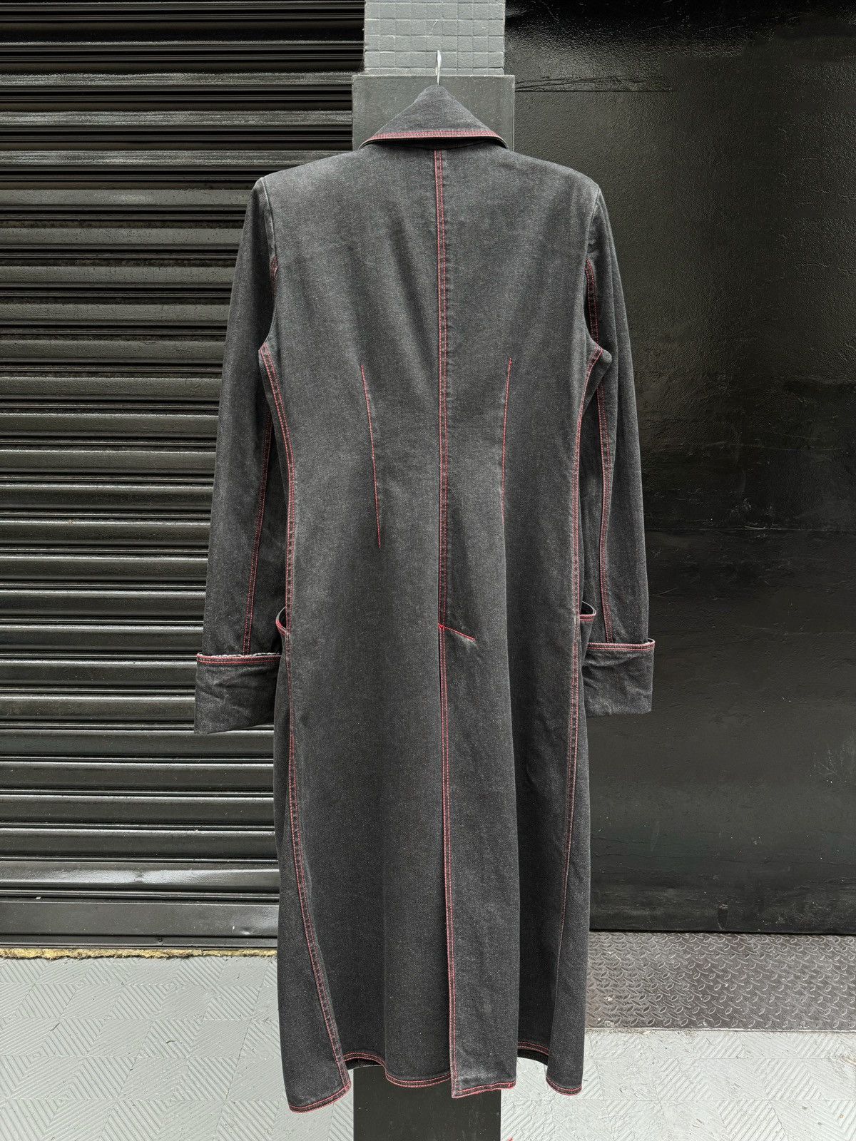 Alexander McQueen Alexander McQueen AW98 Victorian Button Tailored Denim Coat Size US S / EU 44-46 / 1 - 8 Thumbnail