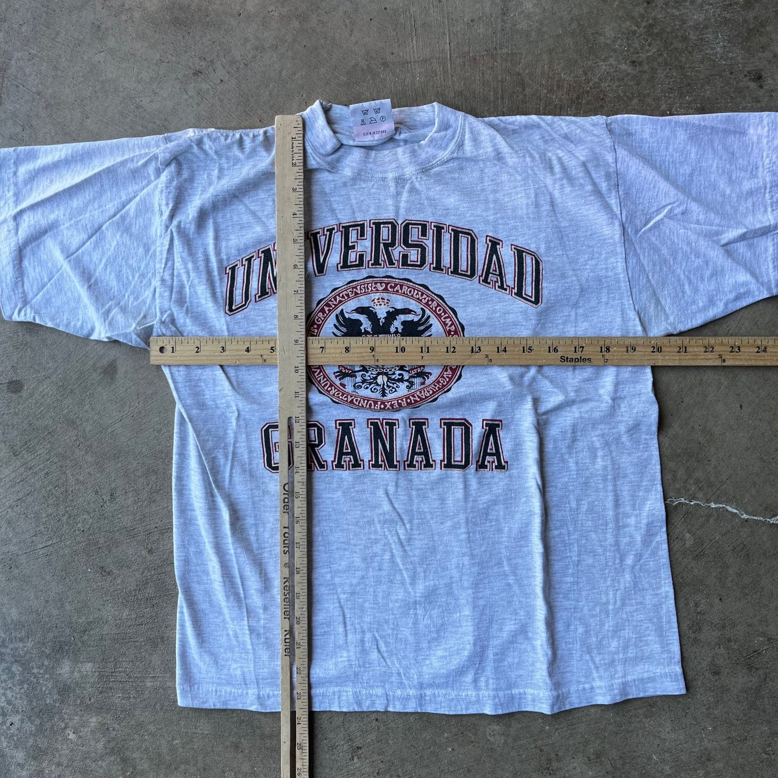 Vintage Vintage Universidad Granada Spain College T-Shirt Crest XL Size US XL / EU 56 / 4 - 3 Thumbnail