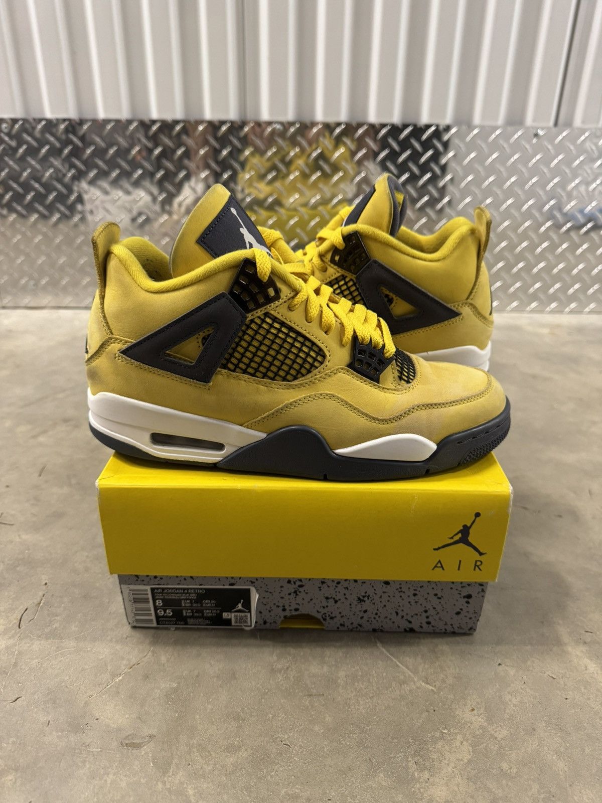 Jordan 4 Retro Lightning 2021 Size 8