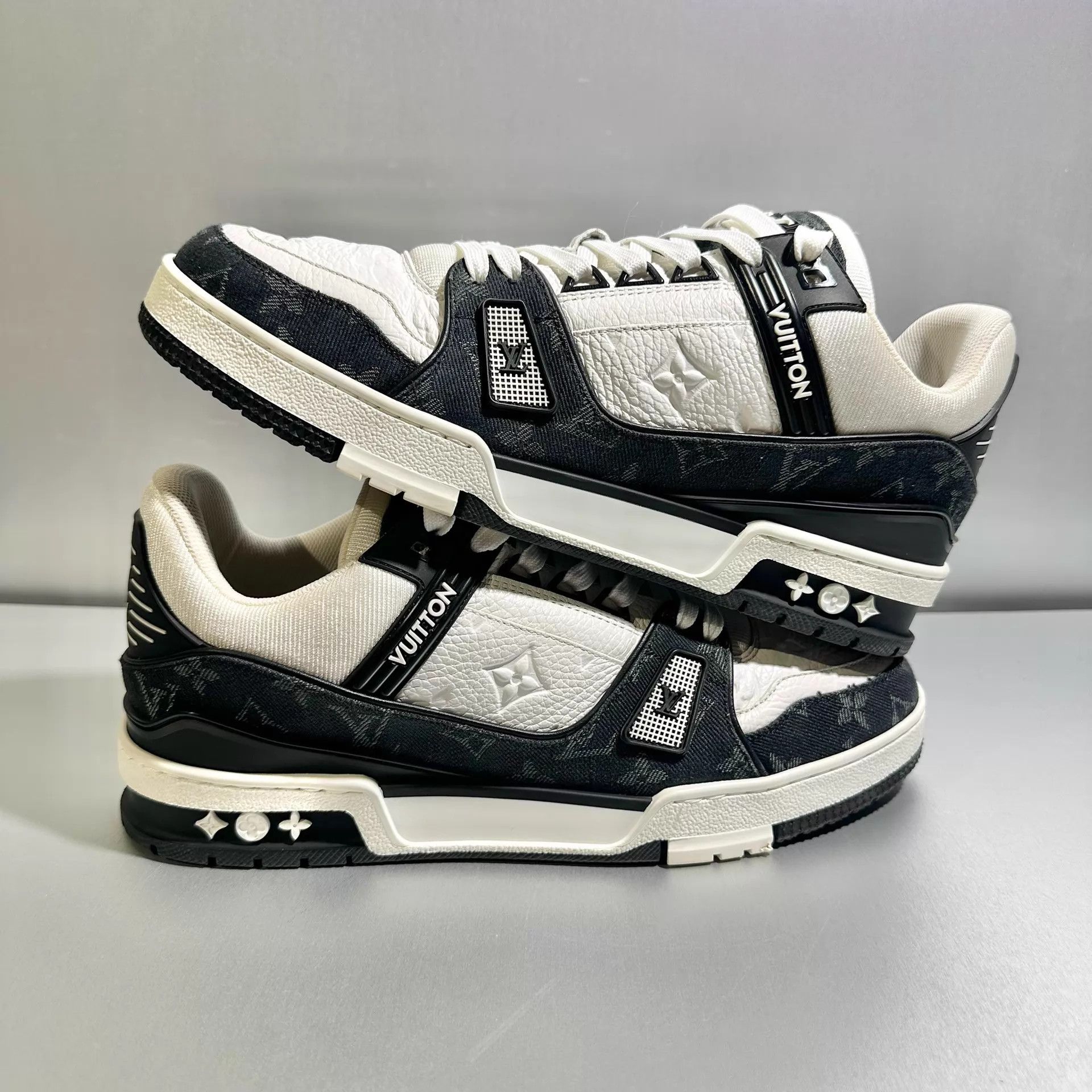 Louis Vuitton Louis Vuitton Trainer B&W Denim 8/42 Worn once Size US 9 / EU 42 - 3 Thumbnail
