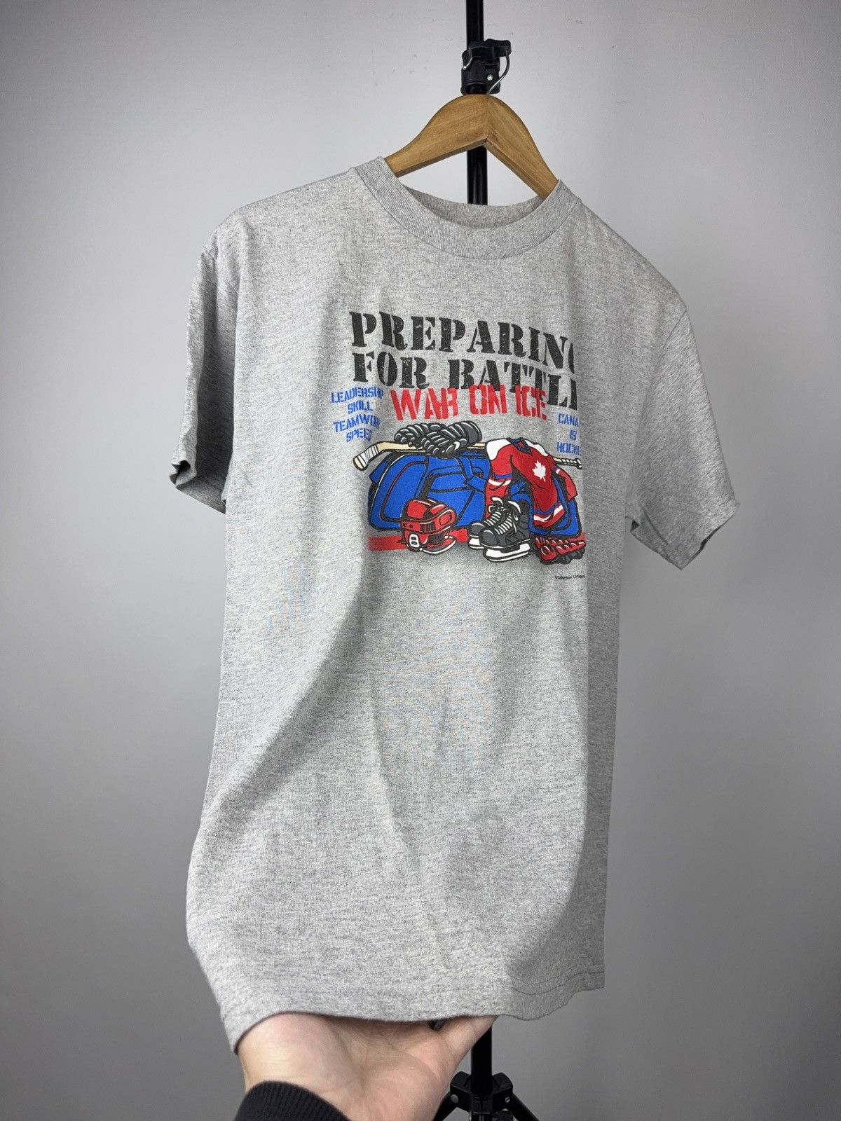 Vintage Vintage 00s Hockey Graphic T Shirt War On Ice Canada Tee Size US M / EU 48-50 / 2 - 7 Thumbnail
