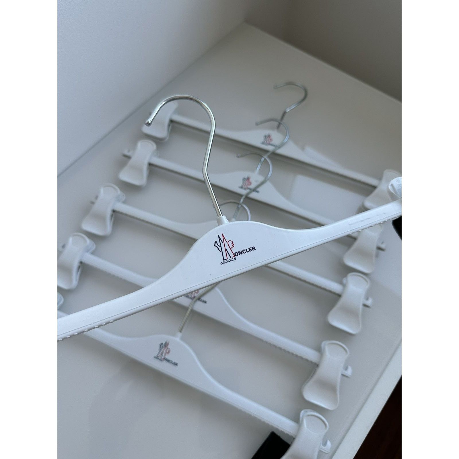 Moncler Moncler Grenoble made in italy plastic white hangers Size ONE SIZE - 8 Thumbnail