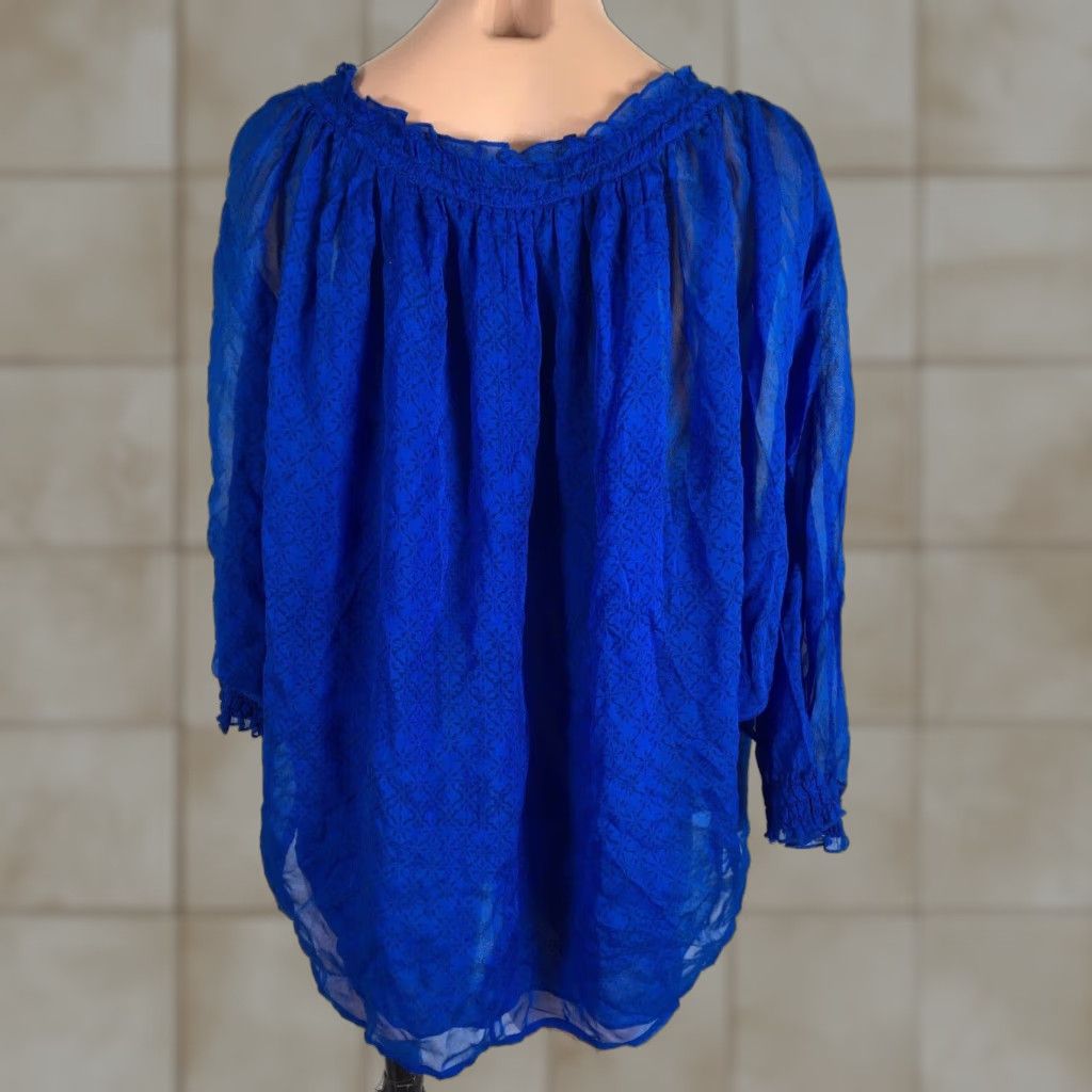 Diane von Furstenberg Silk Ruffle Peasant Blouse Lined 14 Blue Puff Sleeve V-Neck Long Sleeve Buttoned Woman Silk Blouse 100% Regular Fit Size 14