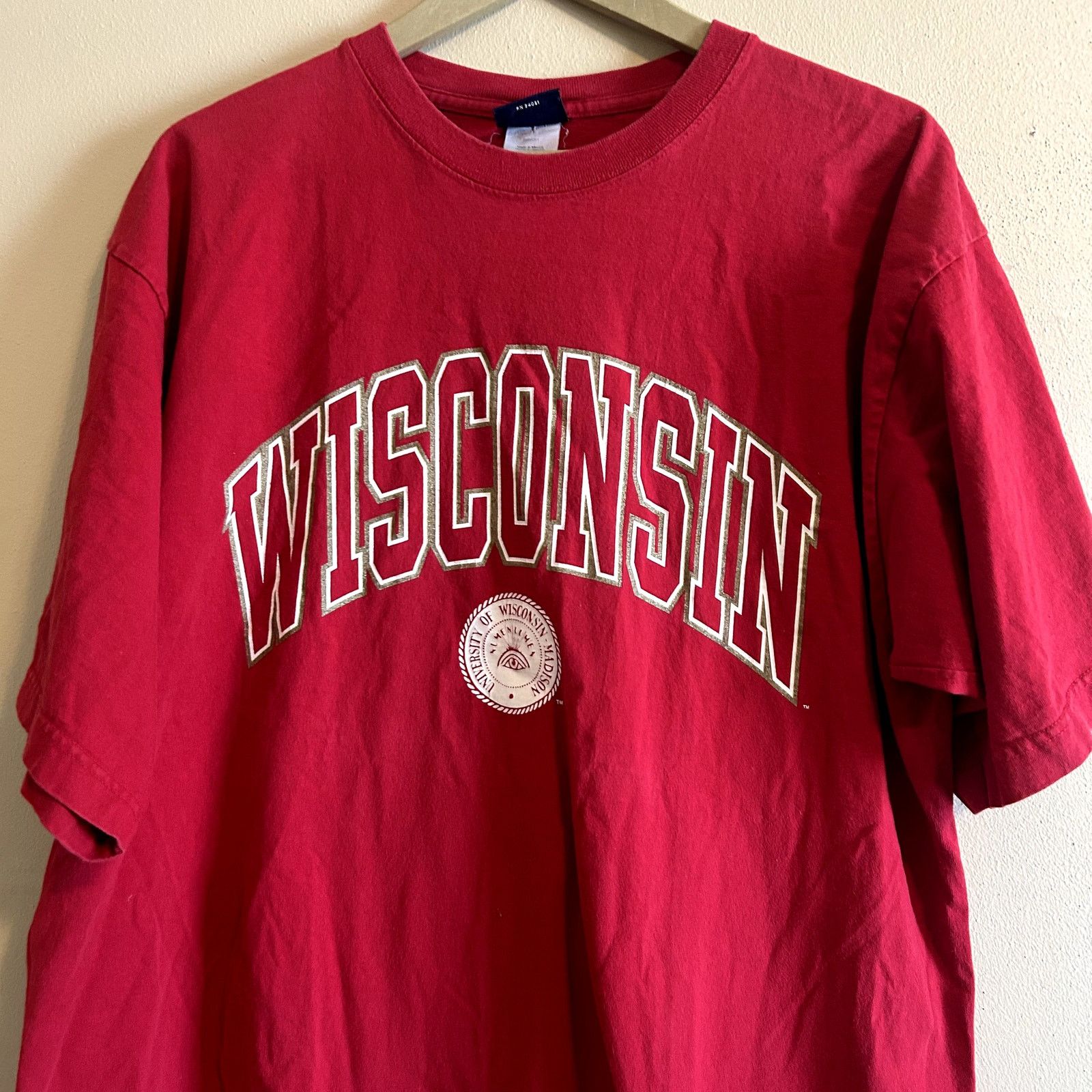 Vintage Y2K Wisconsin Badgers Eye T-Shirt XXL Size US XXL / EU 58 / 5 - 3 Thumbnail
