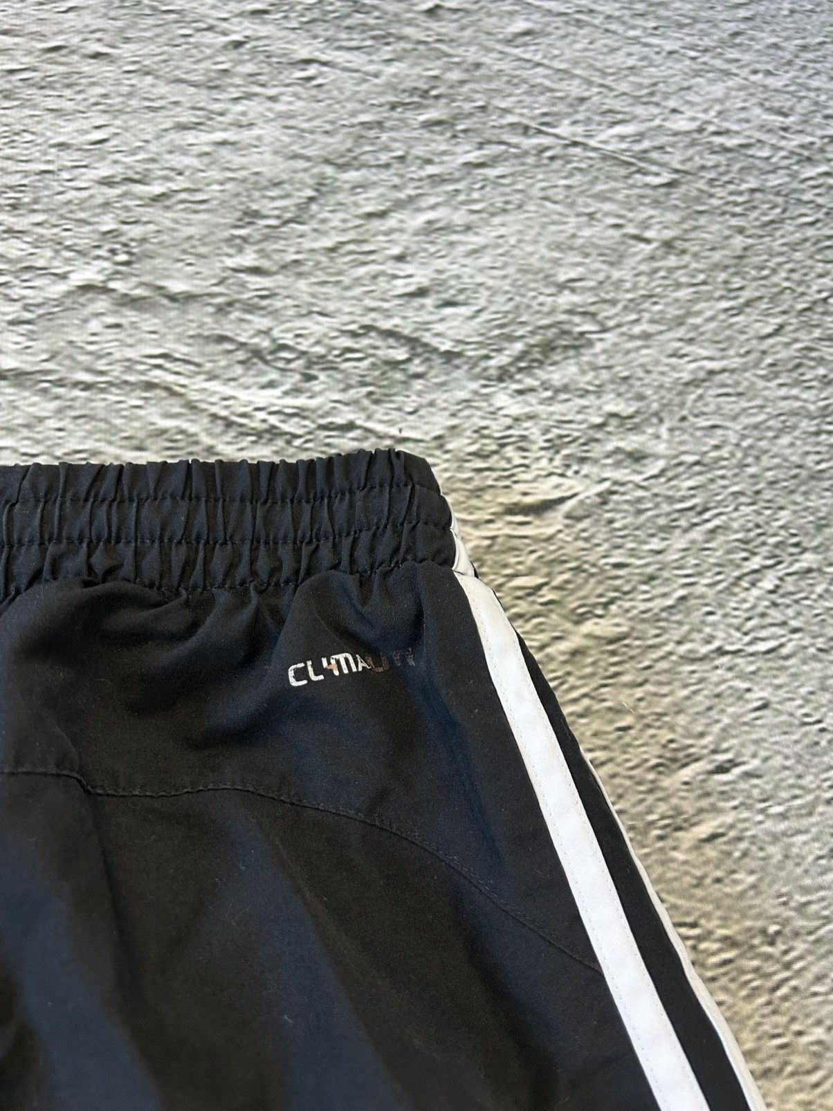 Adidas × Vintage Adidas vintage black track pants small logo 2000s drill Y2K Size US 28 / EU 44 - 11 Thumbnail